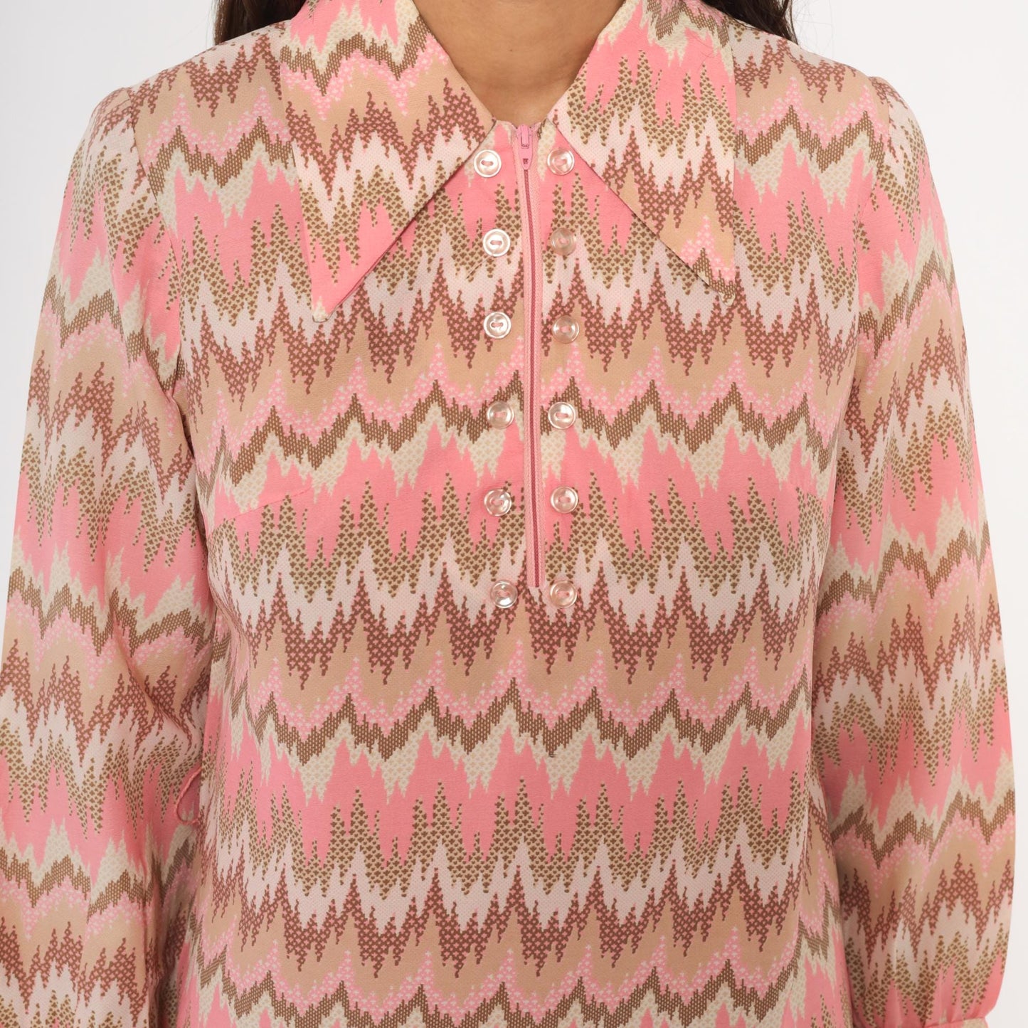 1970s Pink Tan Chevron Mini Dress Shift Pointed Collar Long Sleeve Extra Small XS
