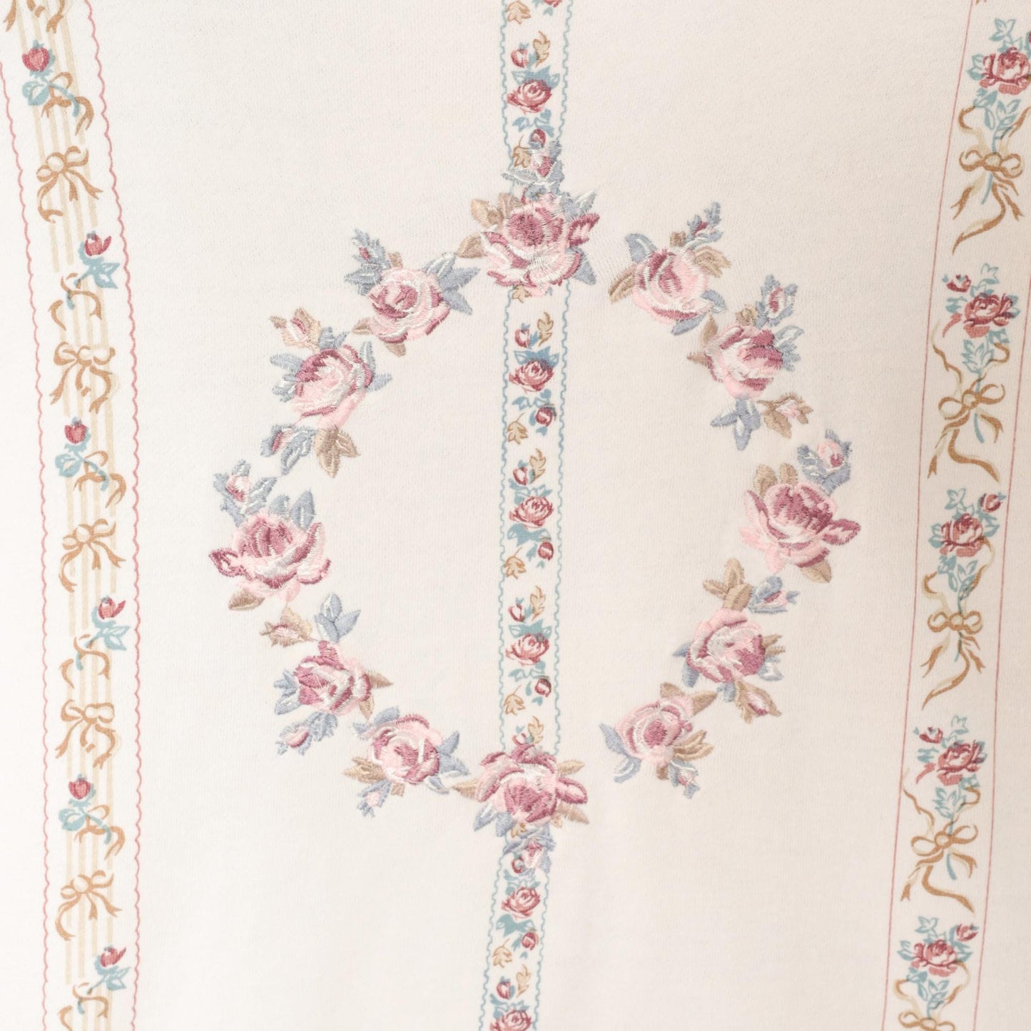 90s Russ Floral Wreath Embroidered Sweatshirt Cream Cotton Crewneck Medium M