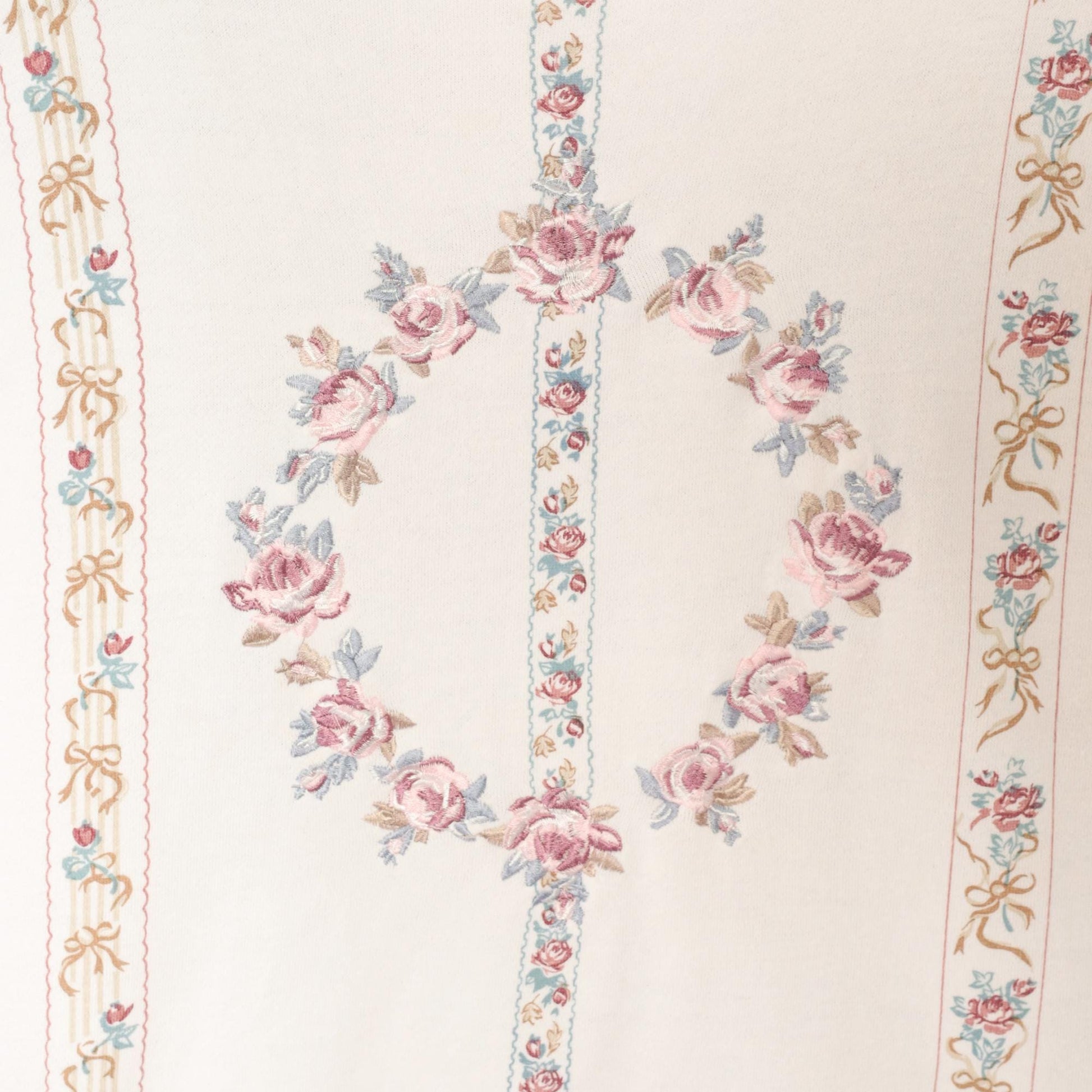 90s Russ Floral Wreath Embroidered Sweatshirt Cream Cotton Crewneck Medium M