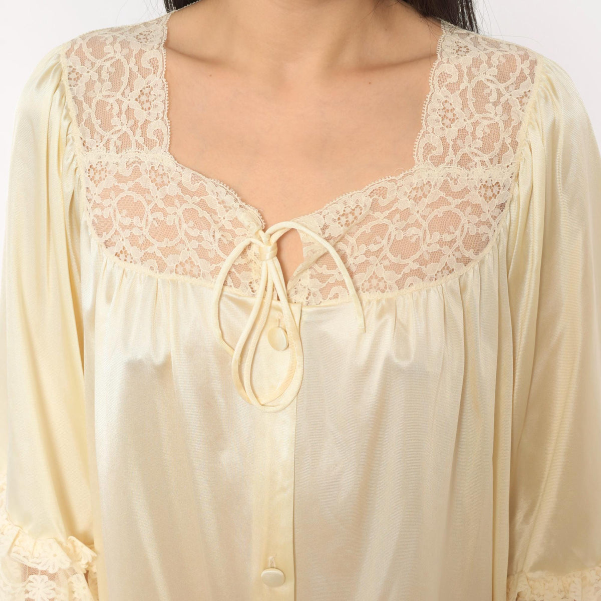 80s Vanity Fair Cream Lace Robe Bell Sleeve Button Front Small