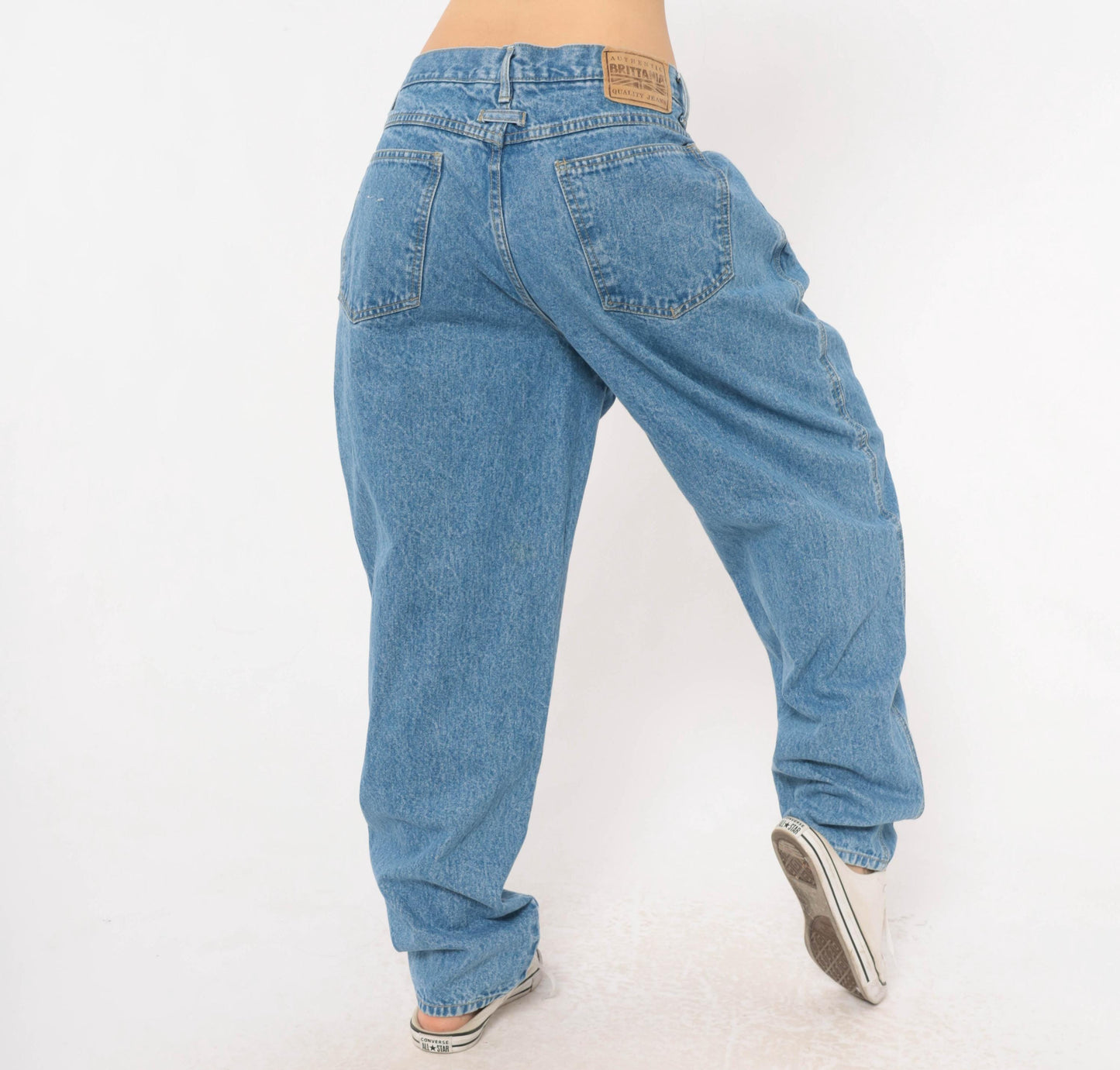 90s Brittania High-Waisted Baggy Jeans Medium Wash Tapered Leg Women's 33