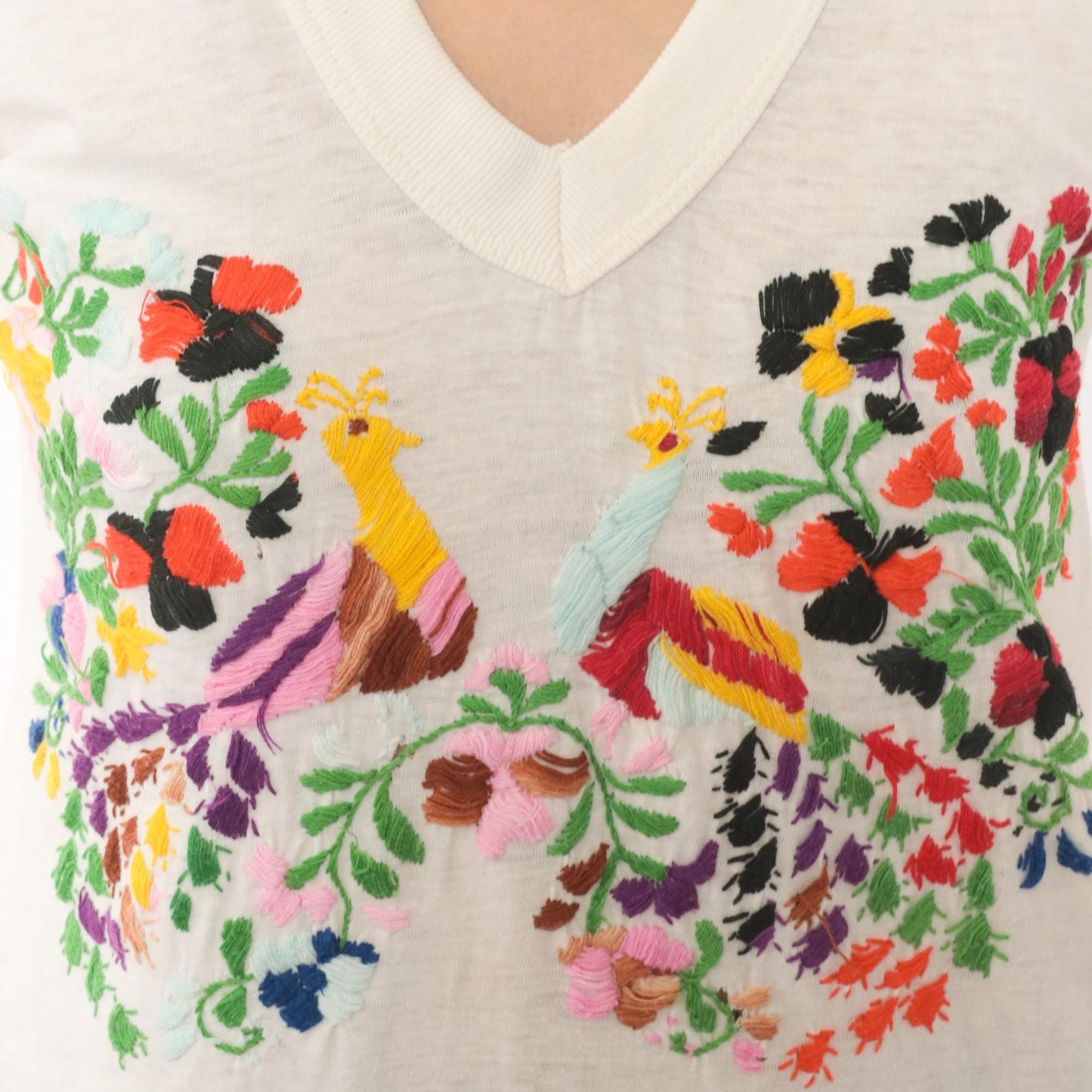 80s Embroidered Peacock Floral V-Neck Tee Cream Cotton Folk Art Small S