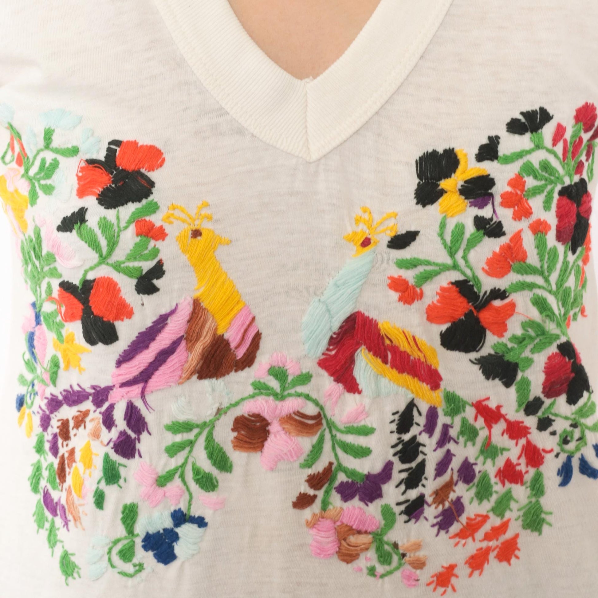 80s Embroidered Peacock Floral V-Neck Tee Cream Cotton Folk Art Small S