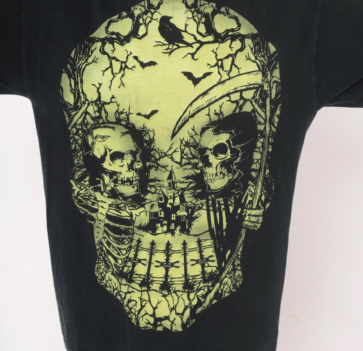 Y2K Skull Graveyard Graphic Tee Fruit of the Loom Black Cotton Medium