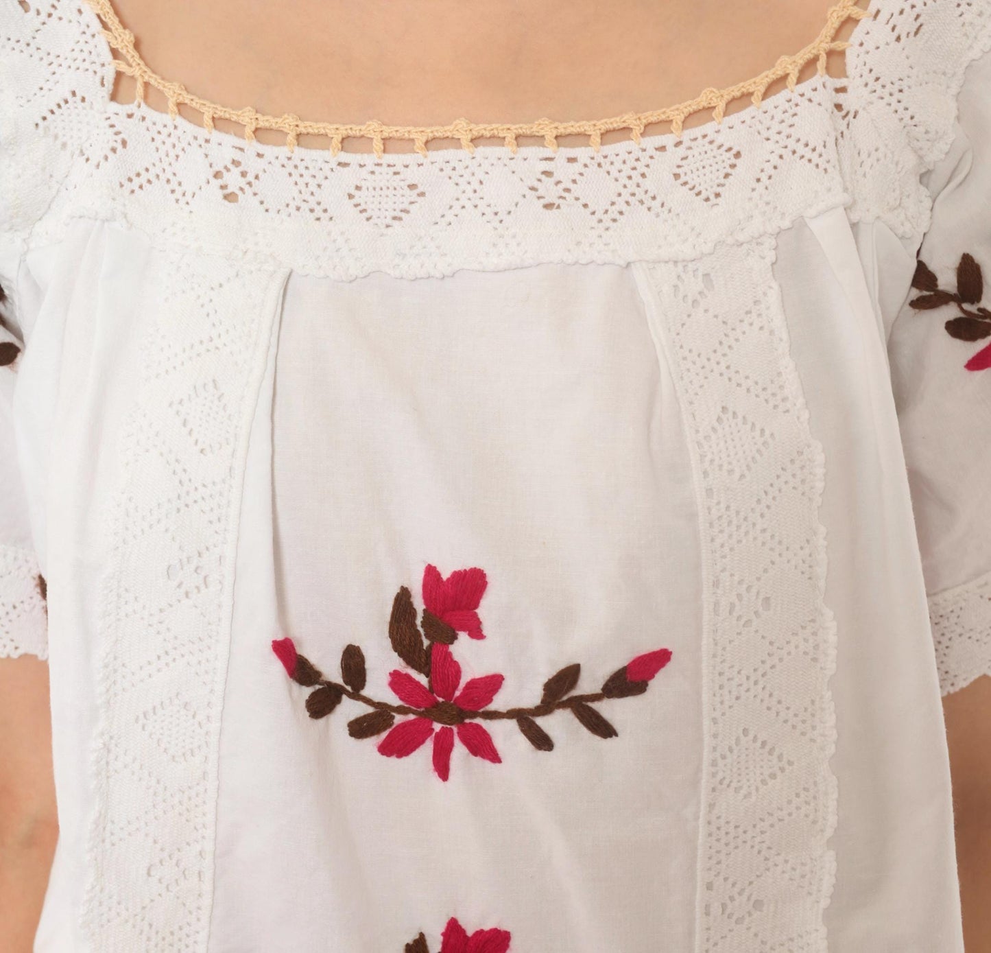 90s White Cotton Peasant Blouse Embroidered Floral Square Neck Puff Sleeve Medium