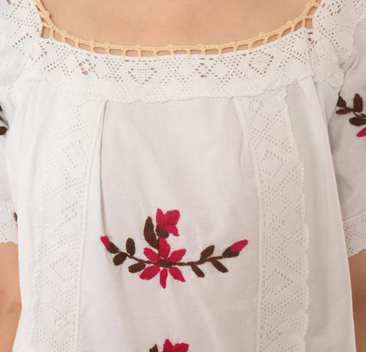 90s White Cotton Peasant Blouse Embroidered Floral Square Neck Puff Sleeve Medium
