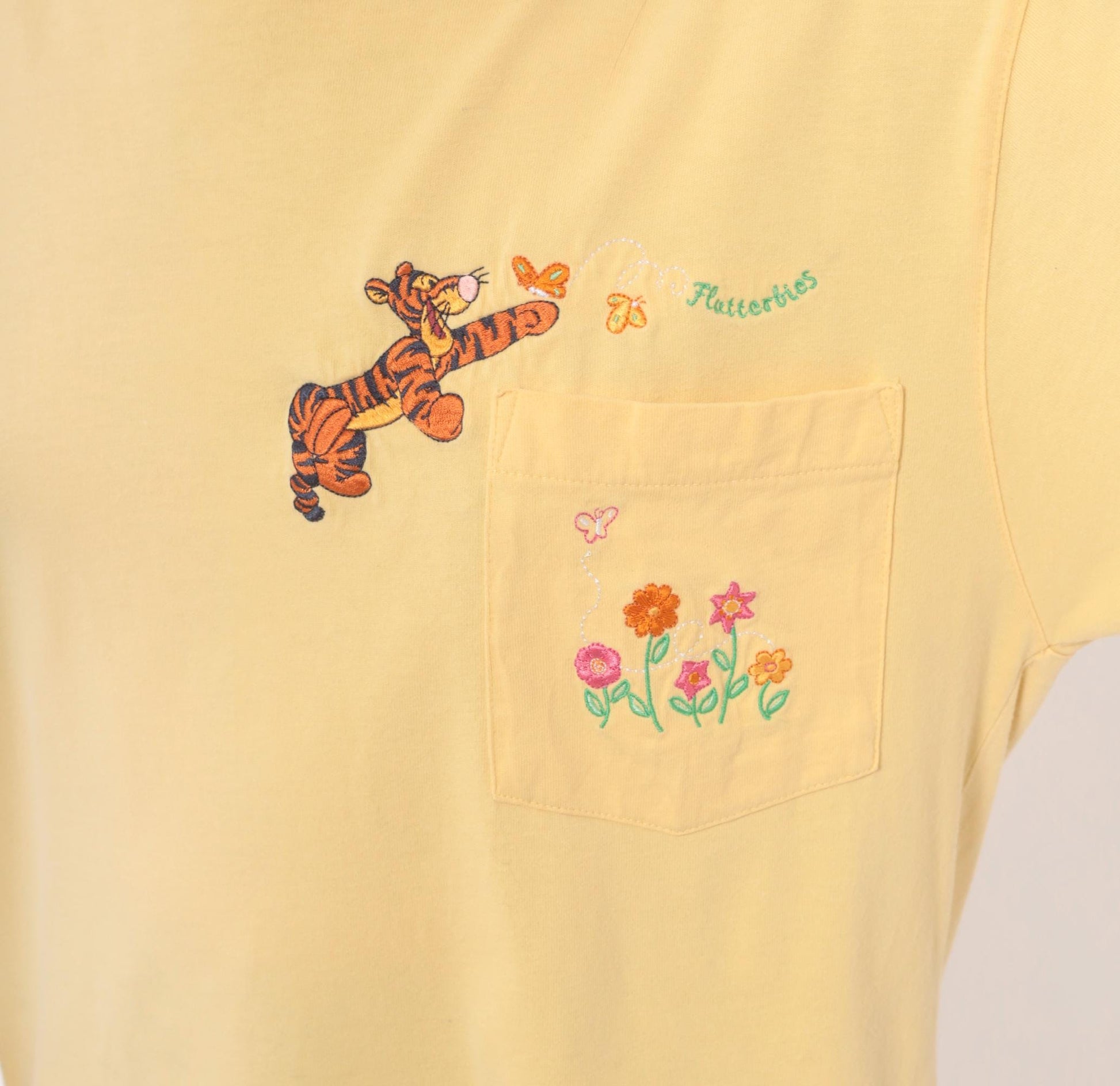 90s Tigger Embroidered Tee Disney Store Yellow Cotton Pocket Medium M