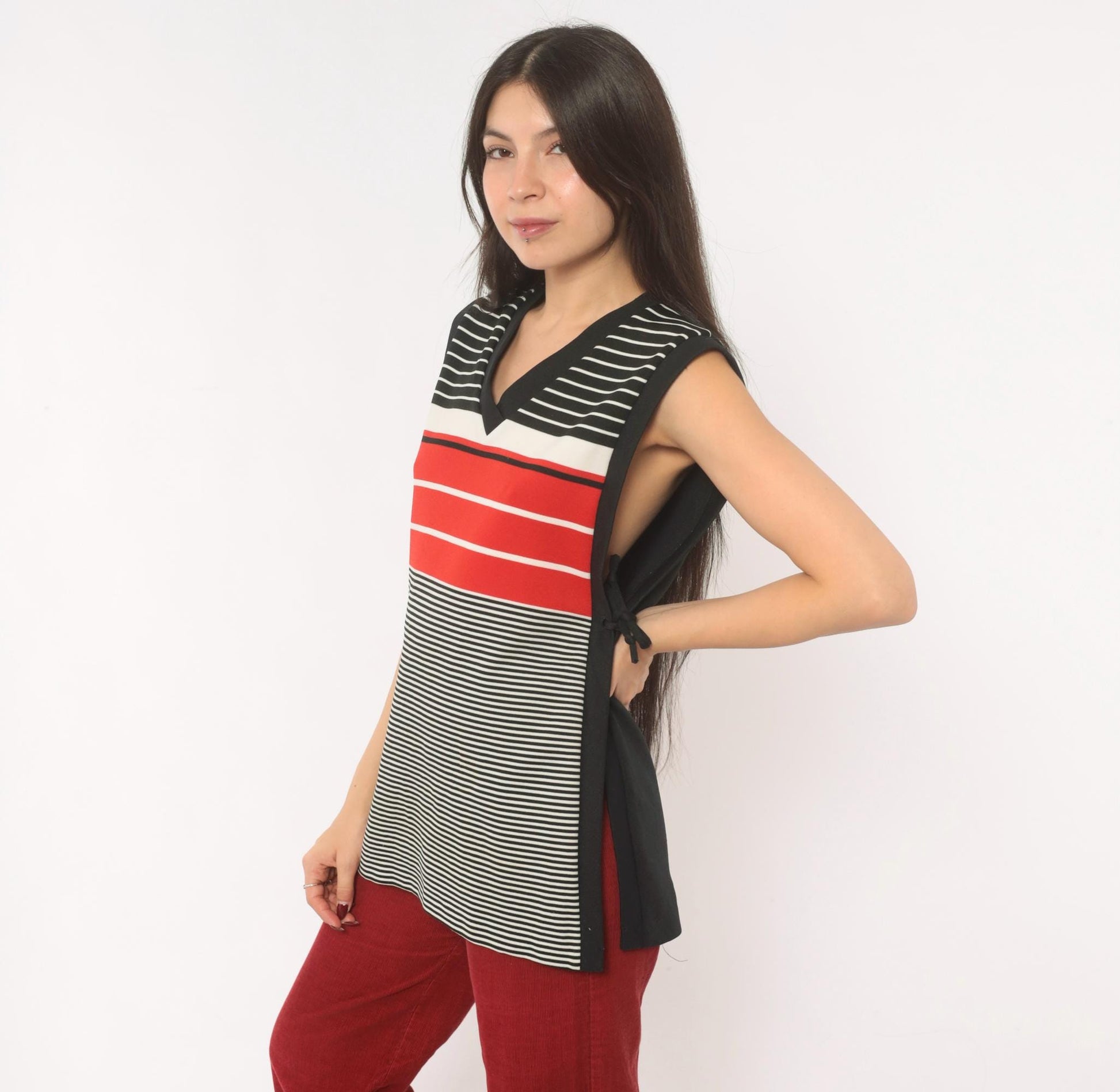 70s Striped Knit Vest V-Neck Sleeveless Tunic Black White Red Small Medium