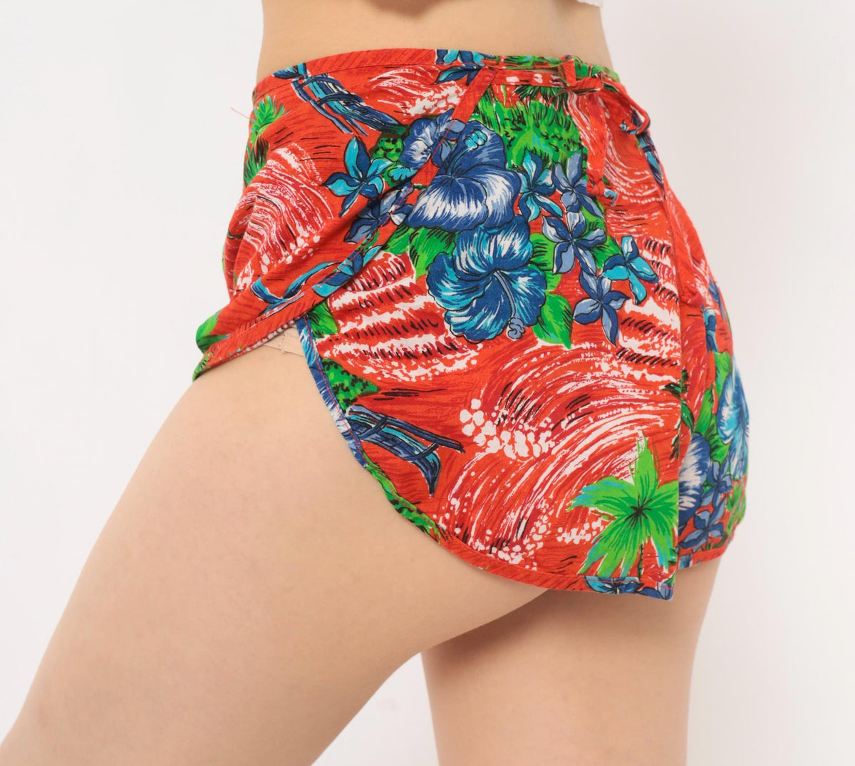 90s Hana Hawaiian Wrap Shorts Red Tropical Floral Cotton Small S