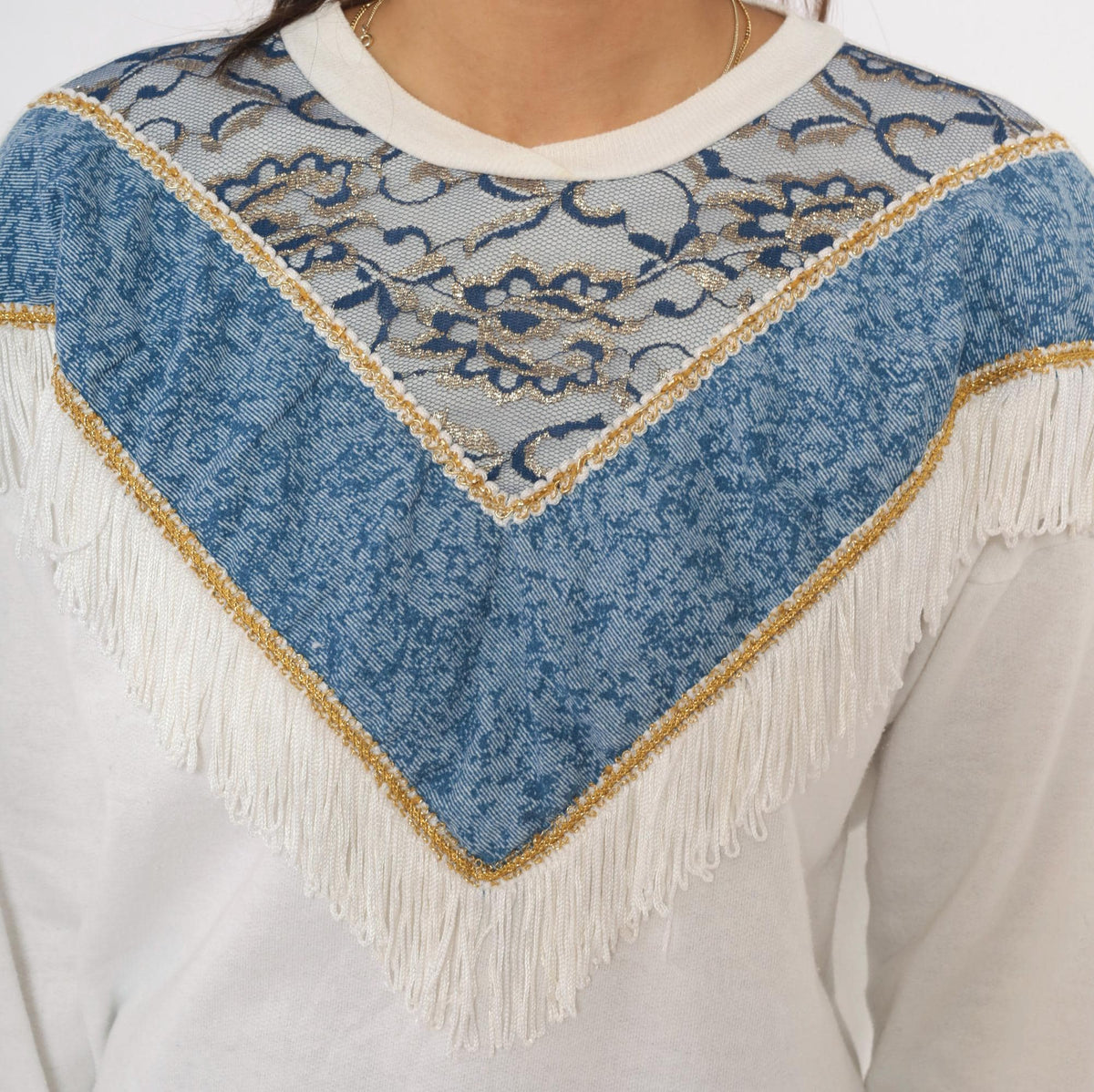 90s Stepping-Up White Fringe Sweatshirt Blue Tapestry Yoke Gold Trim Medium