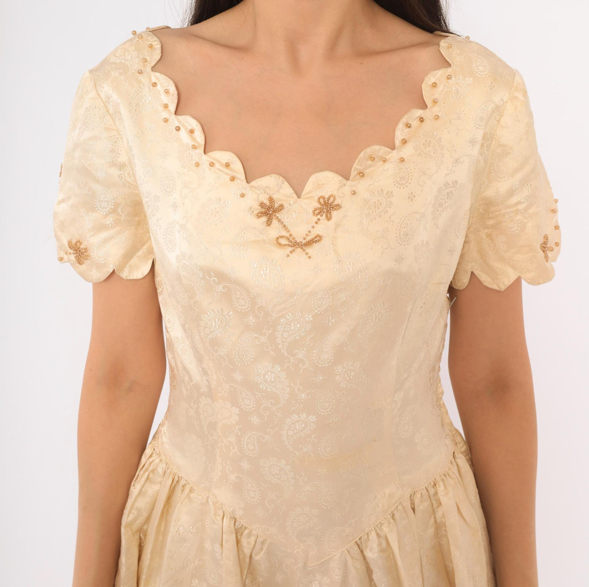 1950s Cream Paisley Jacquard Dress Beaded Sweetheart Neckline Drop Waist Medium