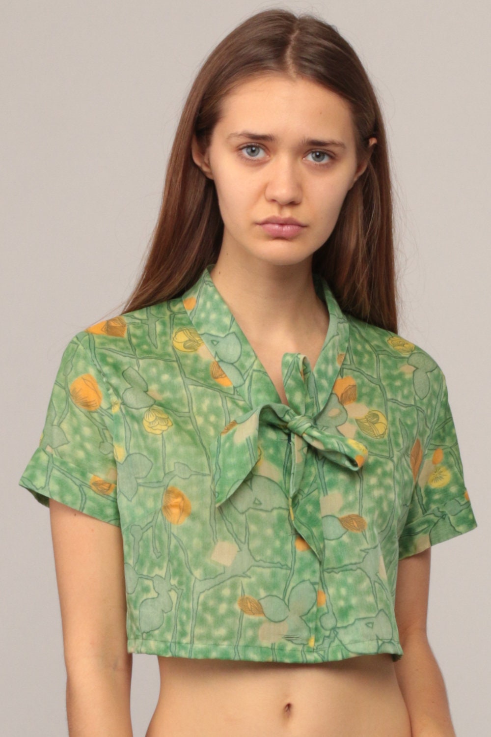 70s Floral Ascot Crop Top Short Sleeve Blouse Green Small Medium