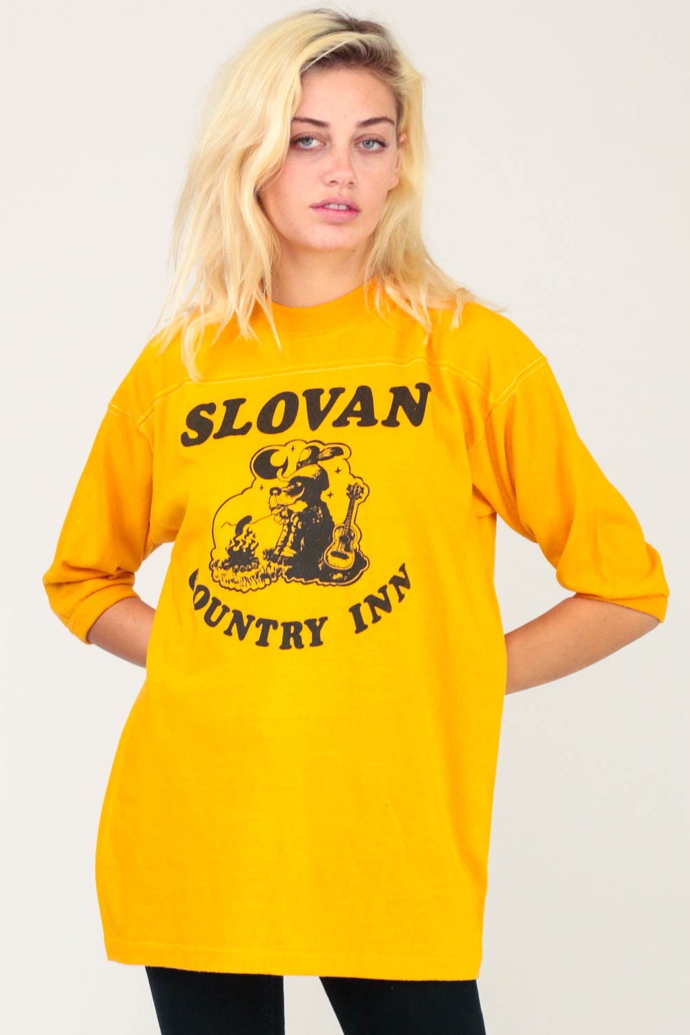80s Slovan Country Inn Wisconsin Graphic Tee Yellow Extra Large XL