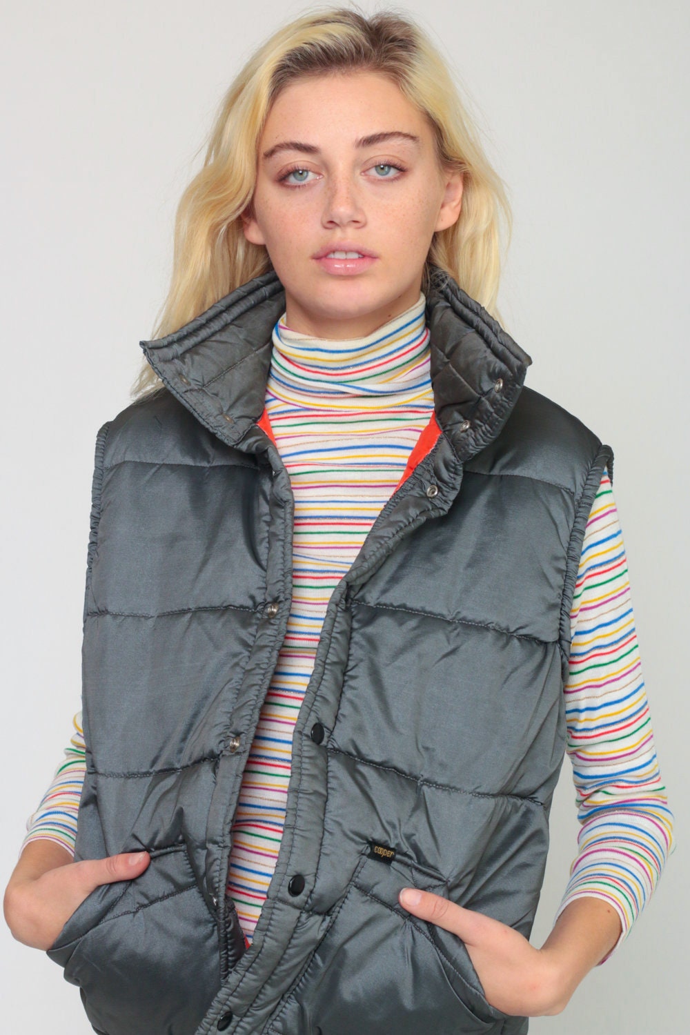 1970s Grey Puffer Vest Unisex Snap Front Sleeveless Jacket Medium