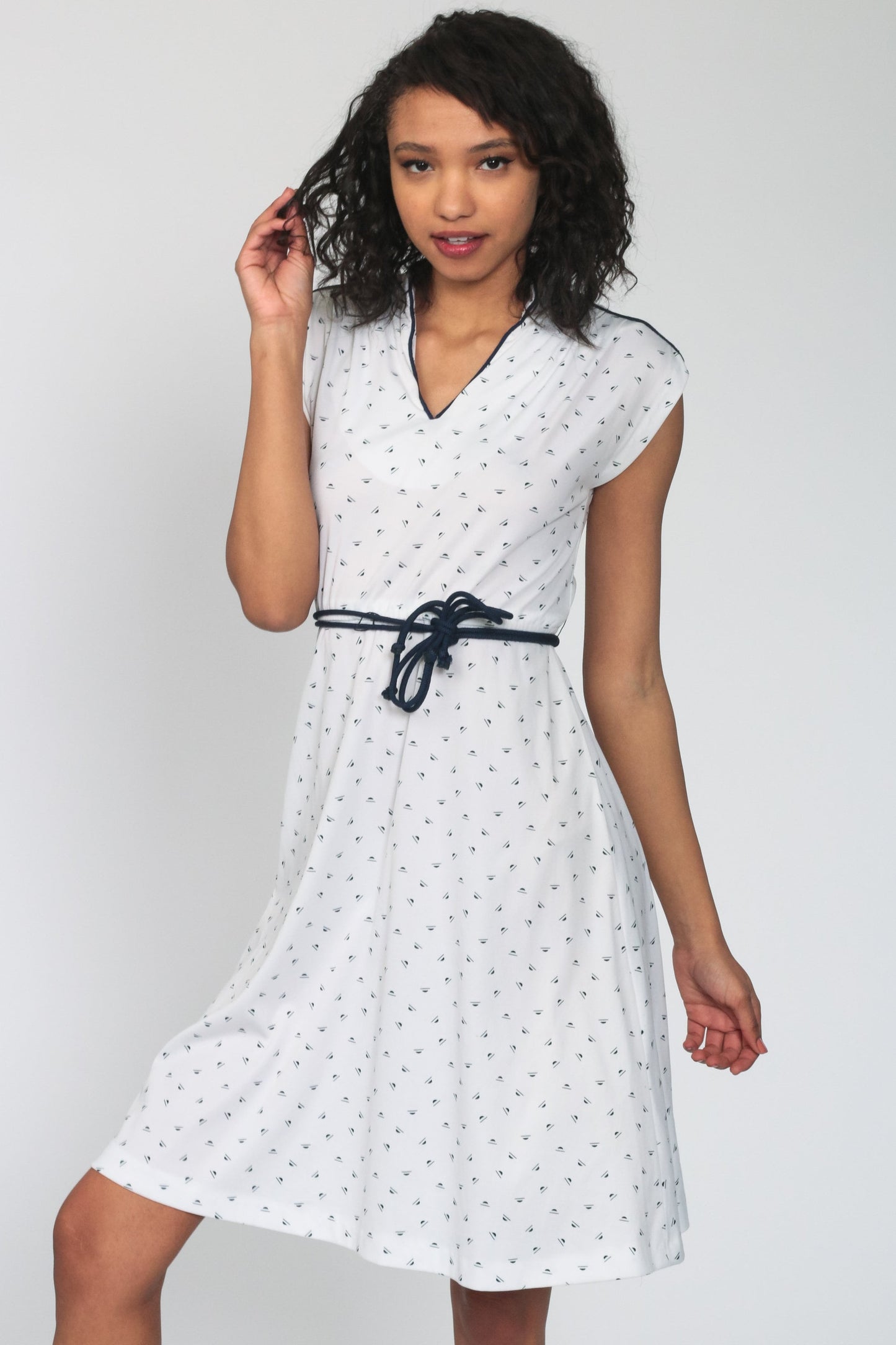70s White Geometric Midi Dress Cap Sleeve V-Neck Elastic Waist Small