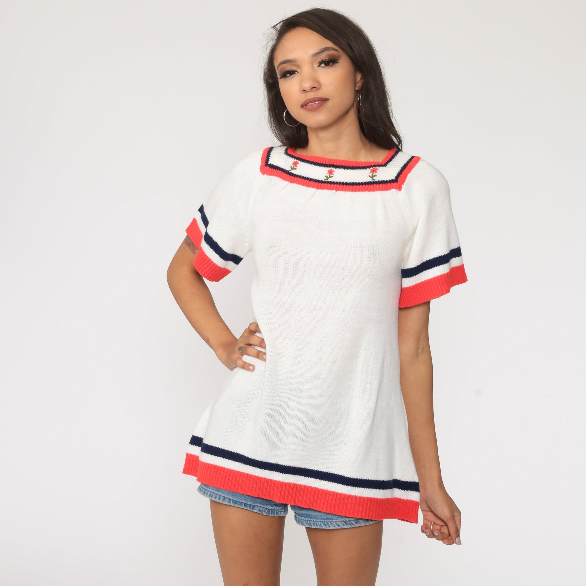 70s Floral Embroidered Knit Top White Red Short Sleeve Small