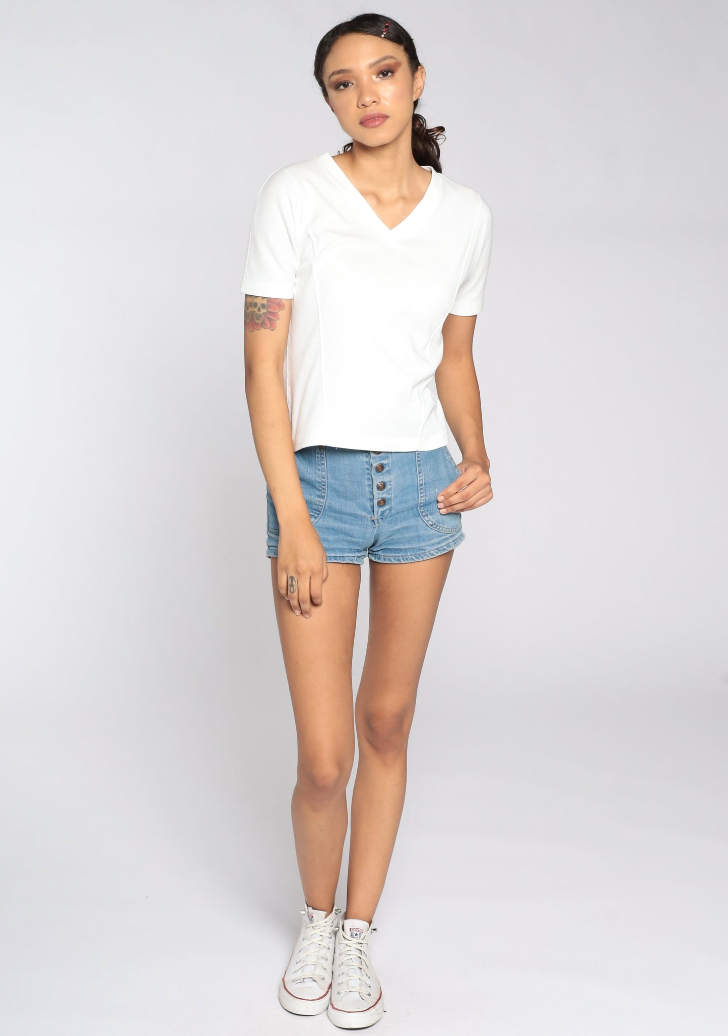 80s White V-Neck T-Shirt Cotton Poly Vintage Tee Small