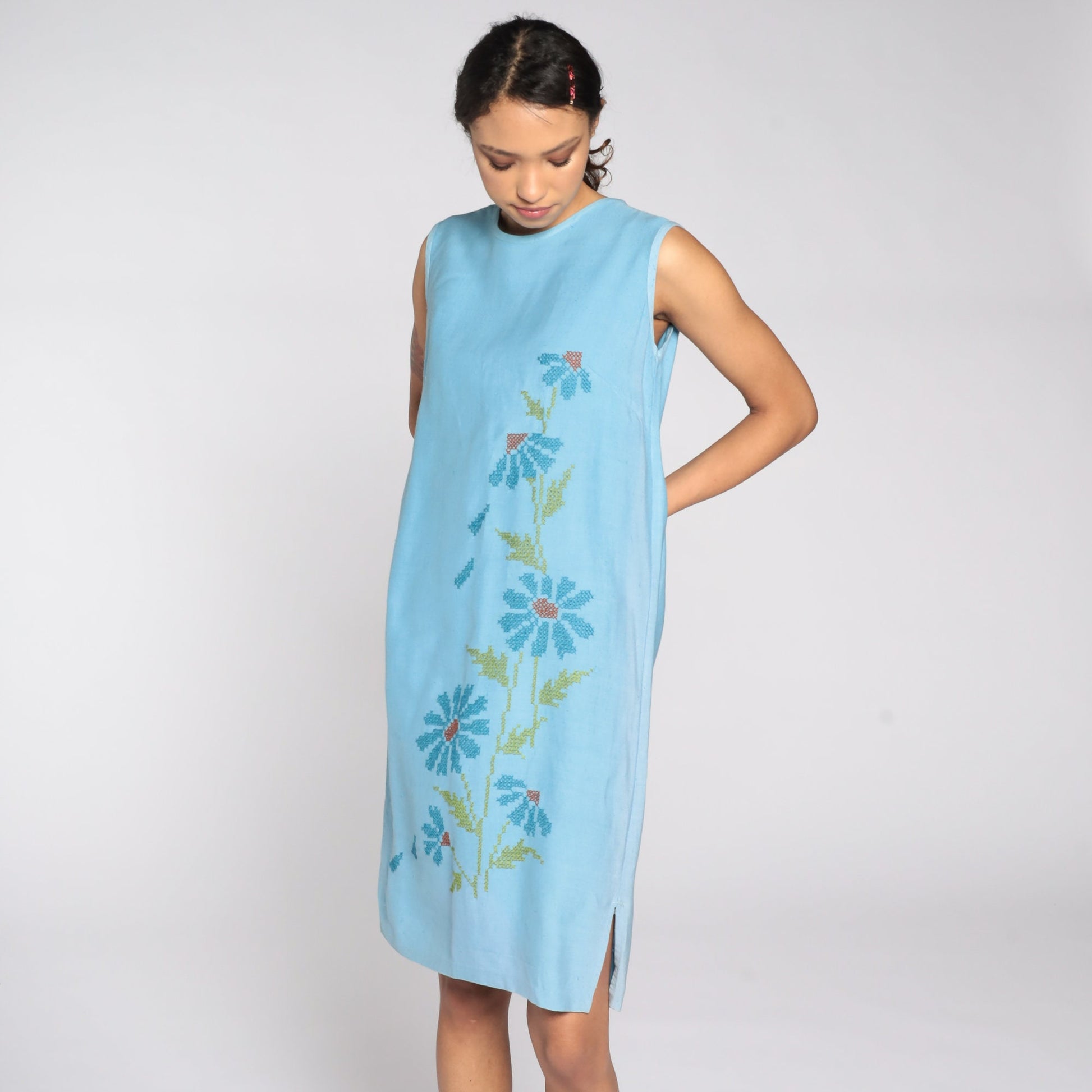 1960s Floral Embroidered Midi Dress Blue Sleeveless Sheath Small