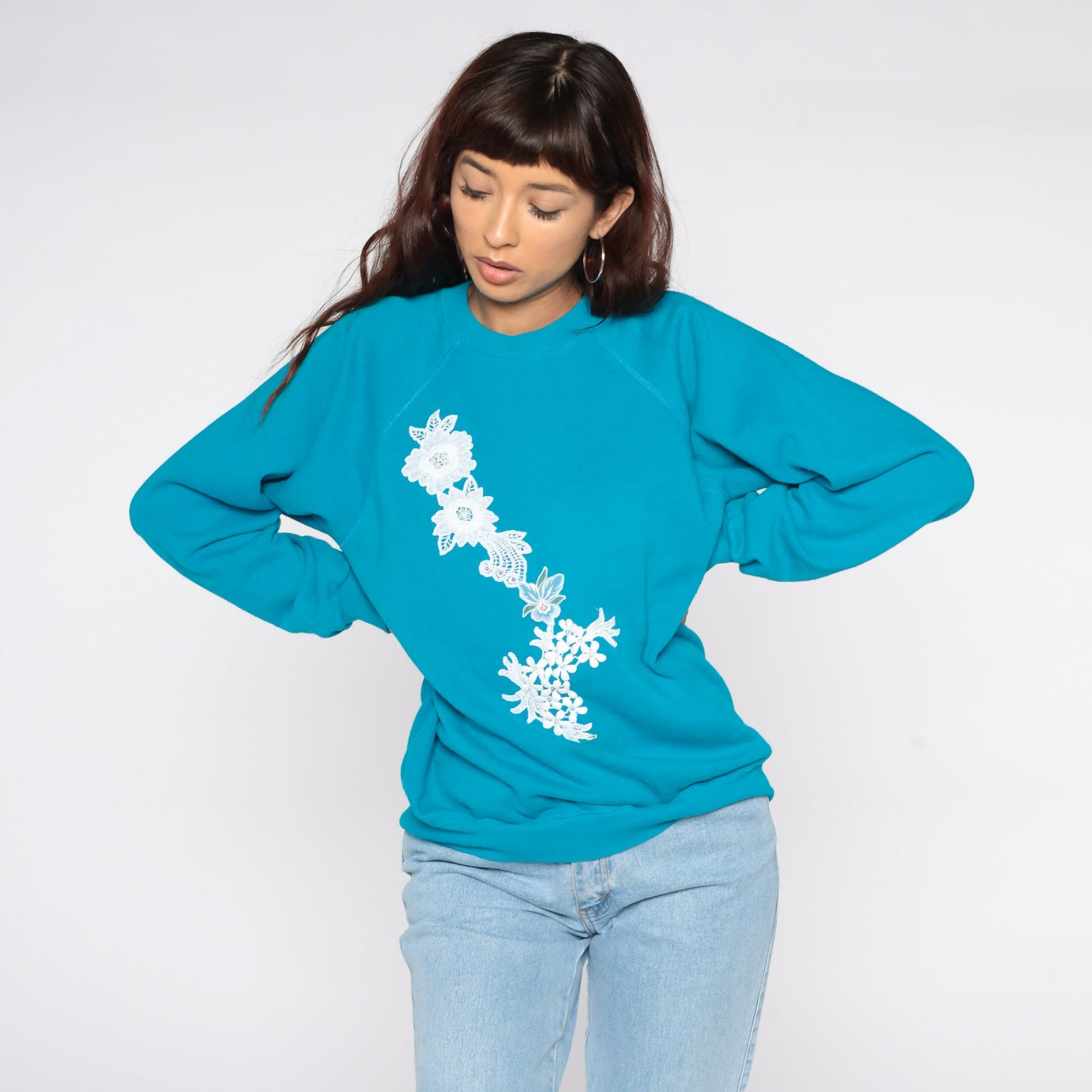 80s Hanes Floral Lace Applique Beaded Raglan Sweatshirt Blue Medium