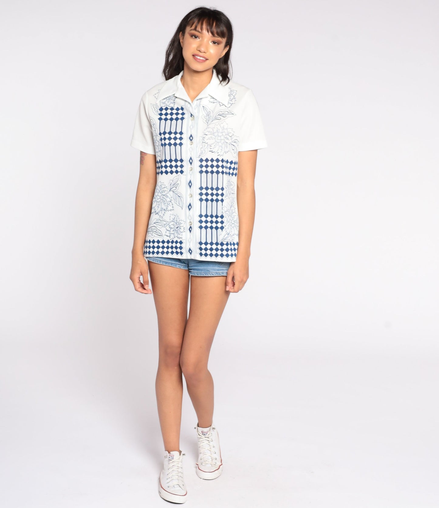 70s Floral Print Button-Up Shirt White Dark Blue Short Sleeve Medium