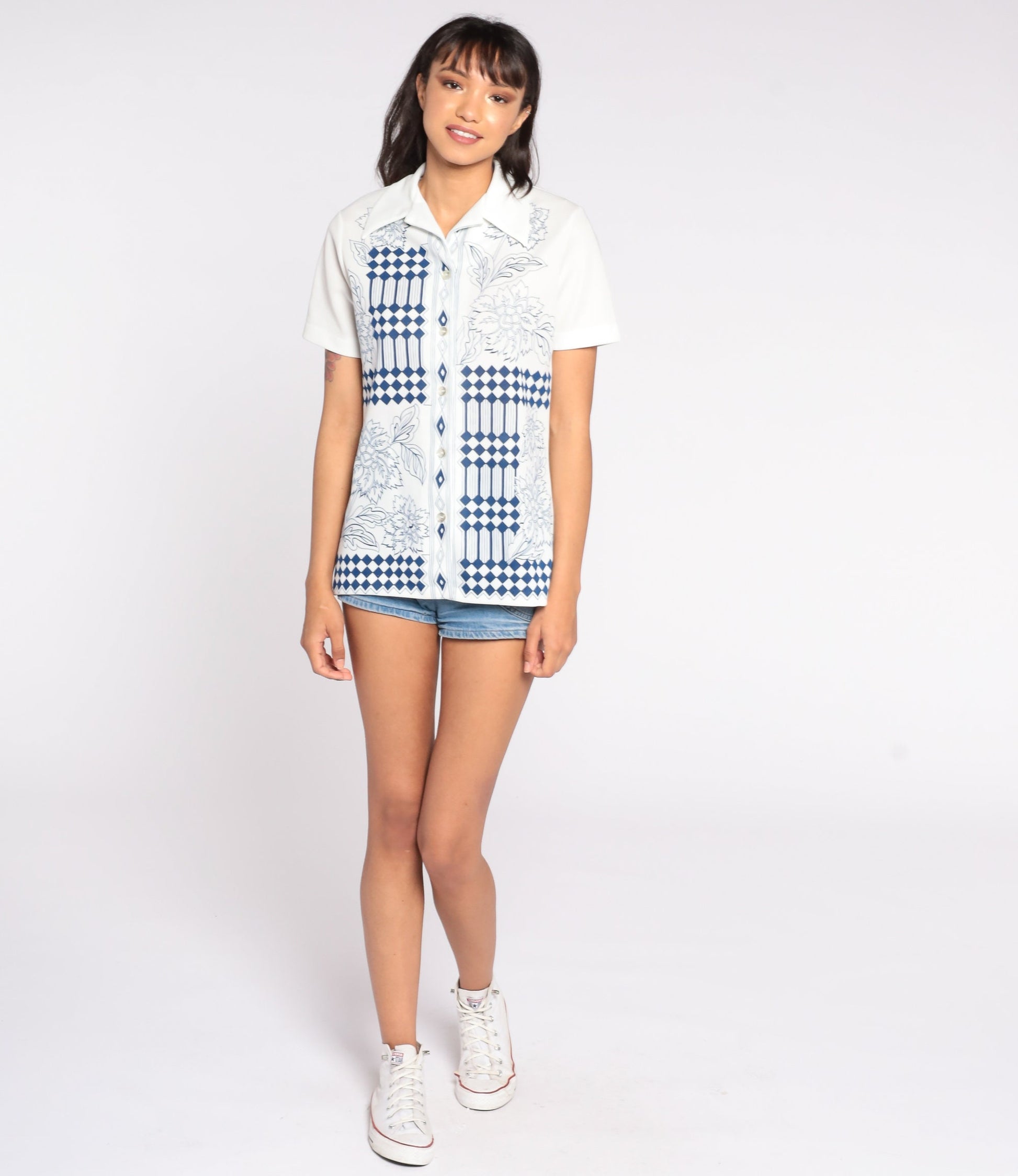 70s Floral Print Button-Up Shirt White Dark Blue Short Sleeve Medium