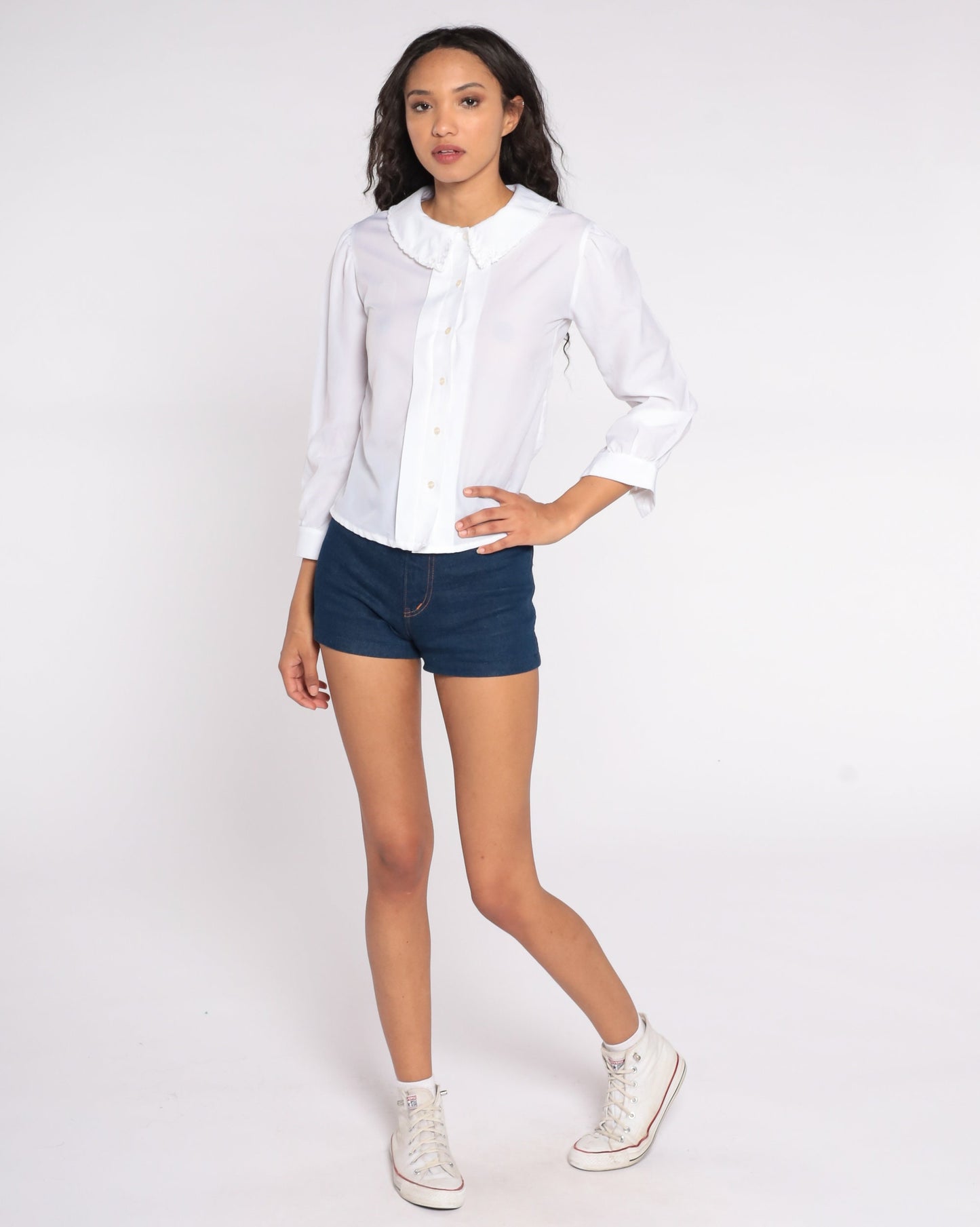 80s White Button-Up Blouse Embroidered Scalloped Collar Long Sleeve Small