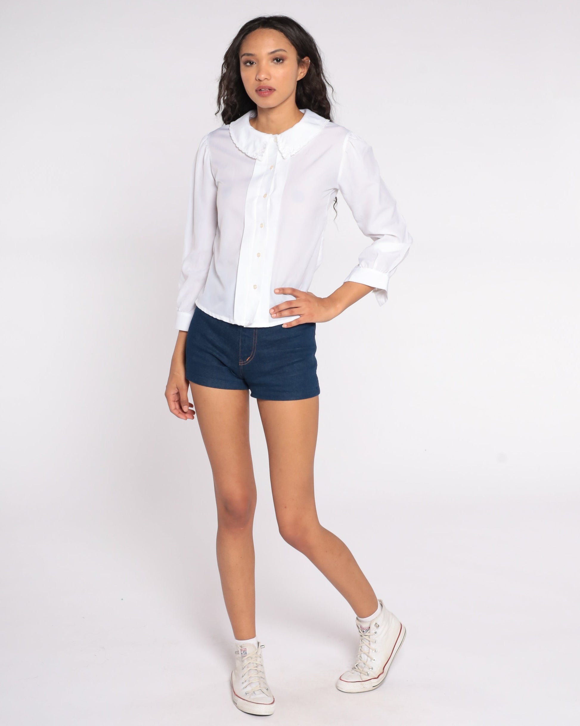 80s White Button-Up Blouse Embroidered Scalloped Collar Long Sleeve Small