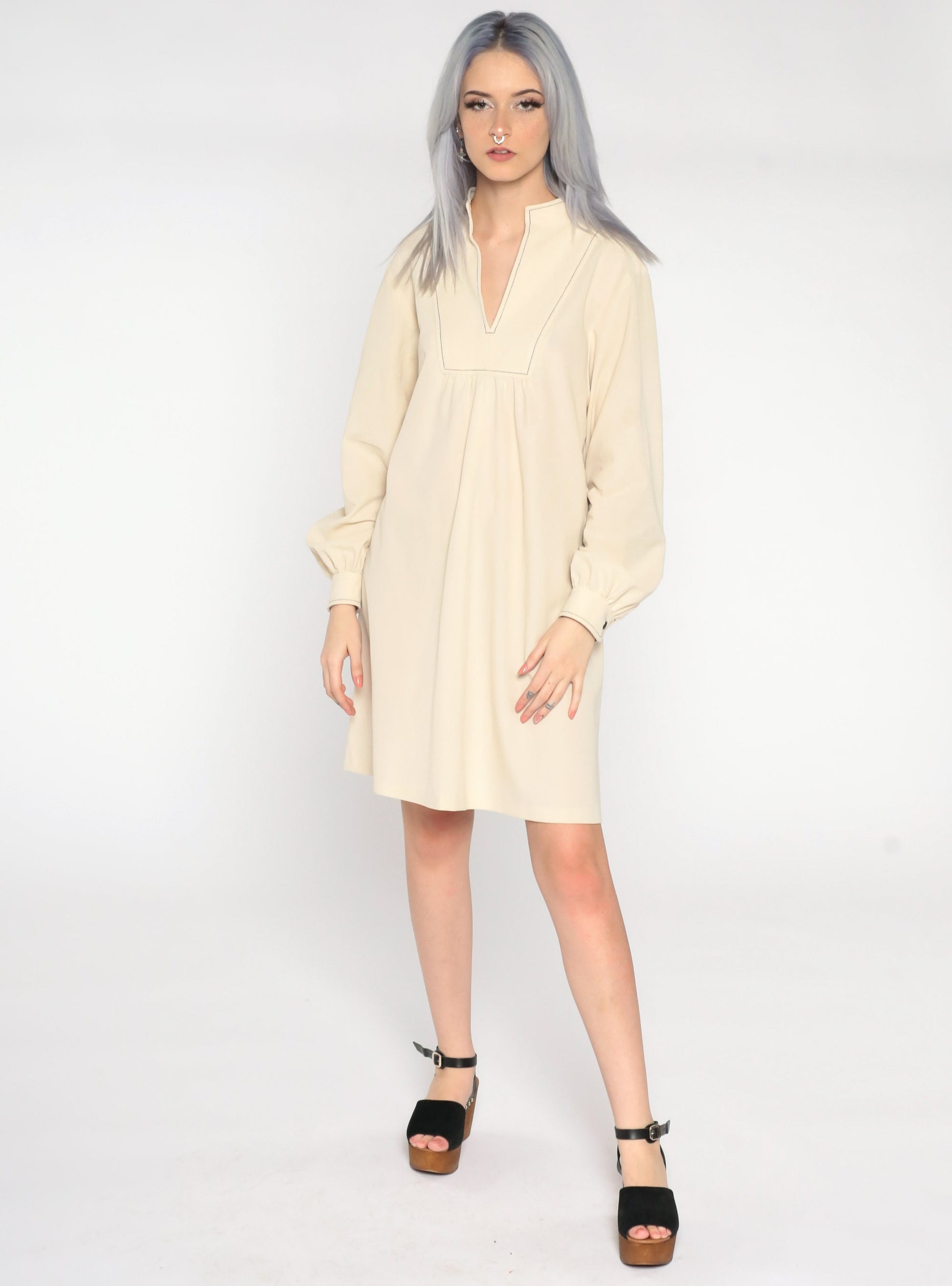 1960s Cream Shift Dress V-Neck Long Sleeve Mod Mini Polyester Large L