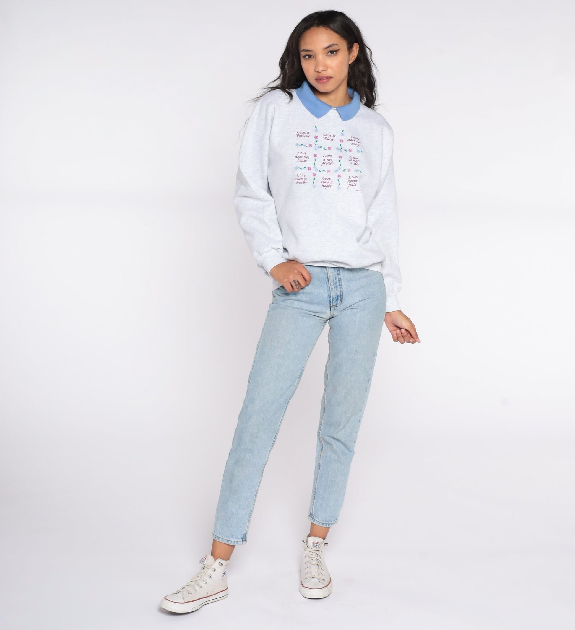 00s Love Is Kind Bible Verse Sweatshirt Grey Collared Graphic Large L