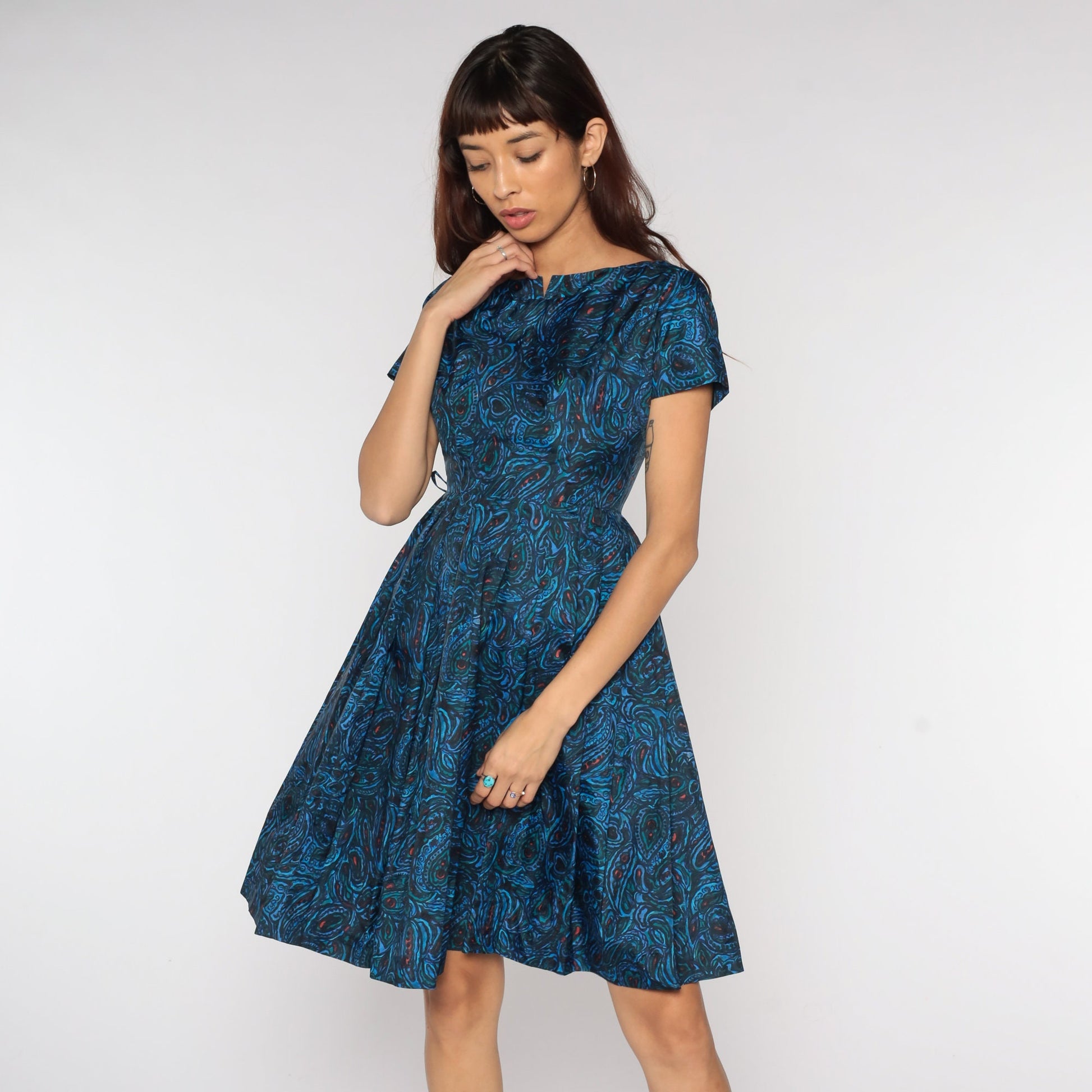1960s Blue Paisley Pleated Midi Dress High Waist Short Sleeve Extra Small XS