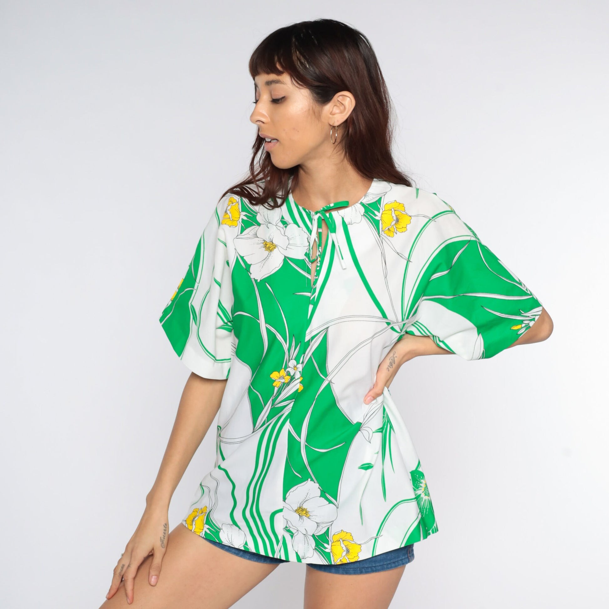 70s Floral Keyhole Blouse Green White Neck Tie Shirt Medium