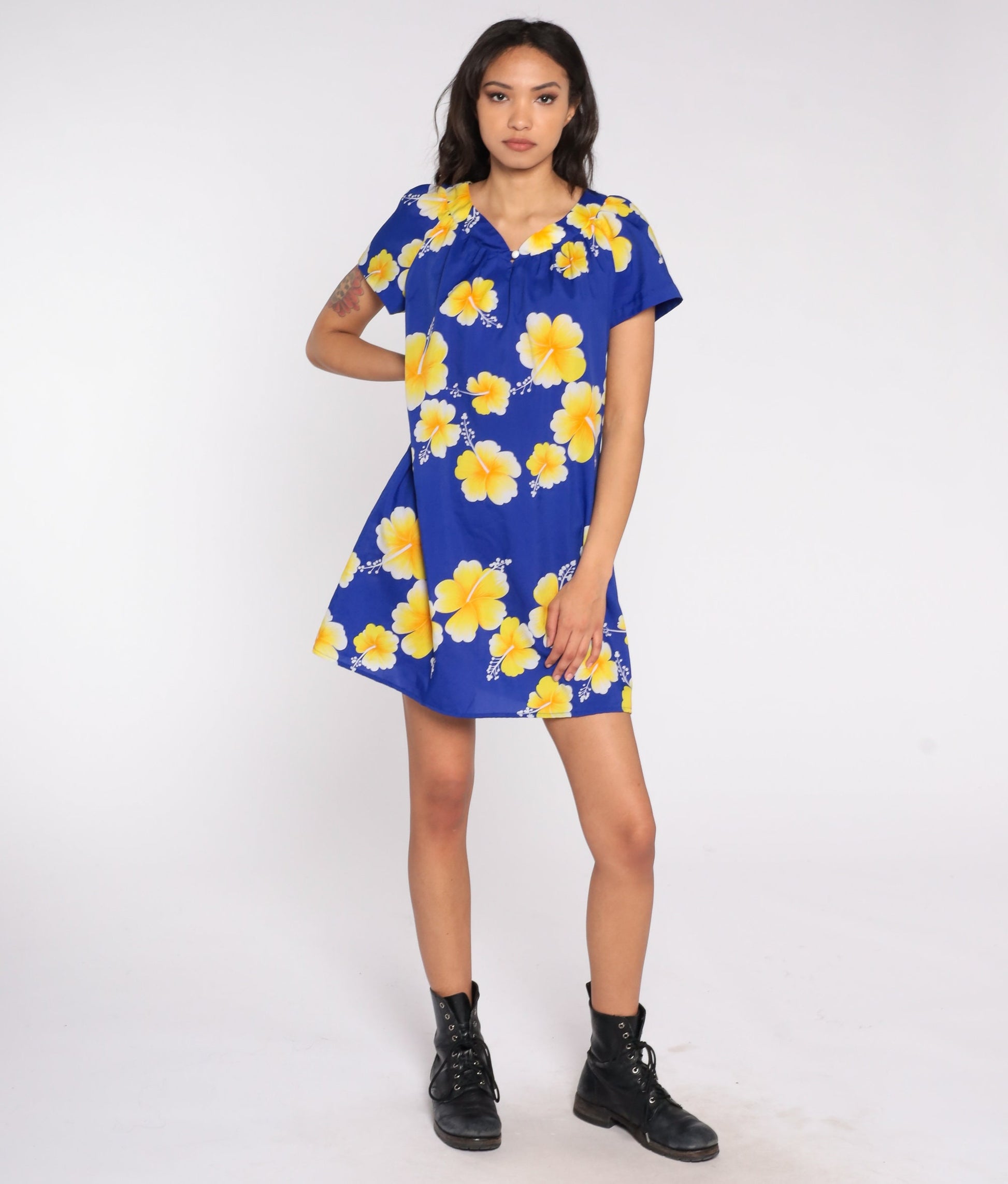 80s Hawaiian Floral Mini Dress Tent Cut Hibiscus Print Short Sleeve Medium
