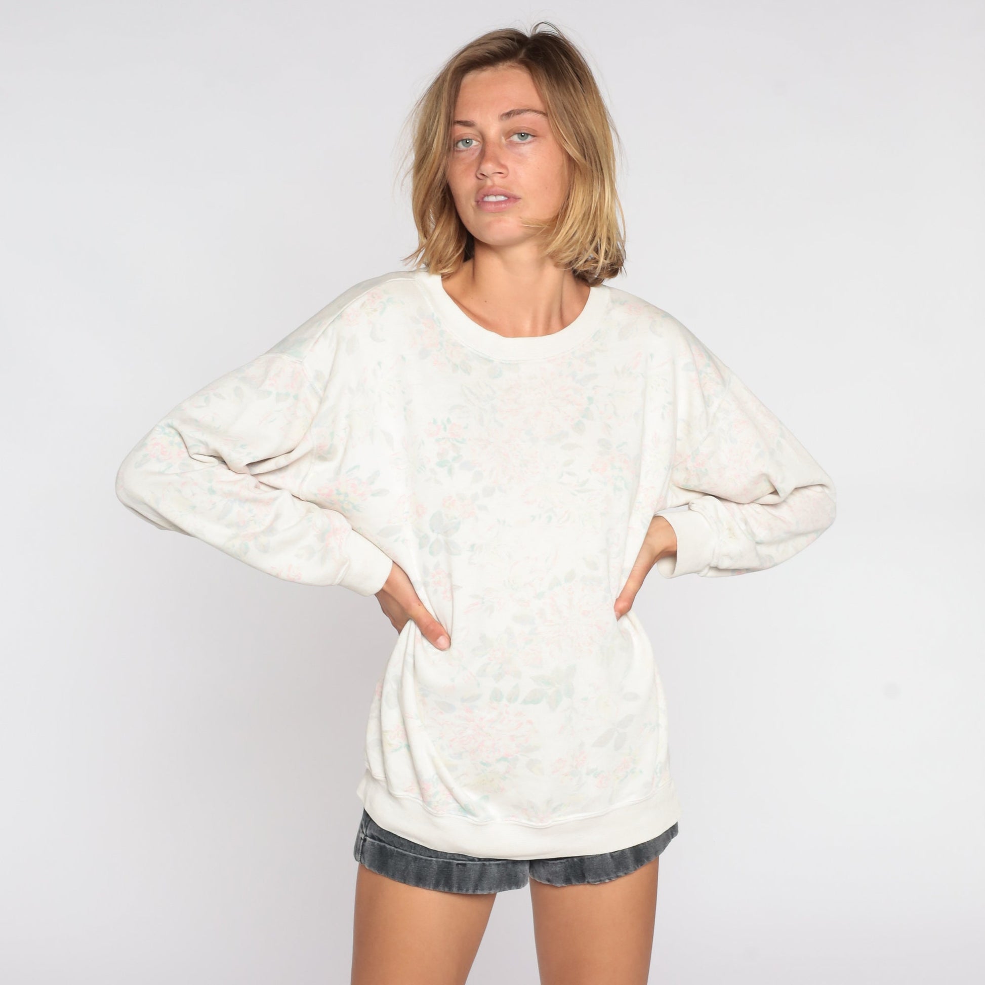 90s Floral Sweatshirt Muted Pastel Flower Print Crewneck Pullover Small
