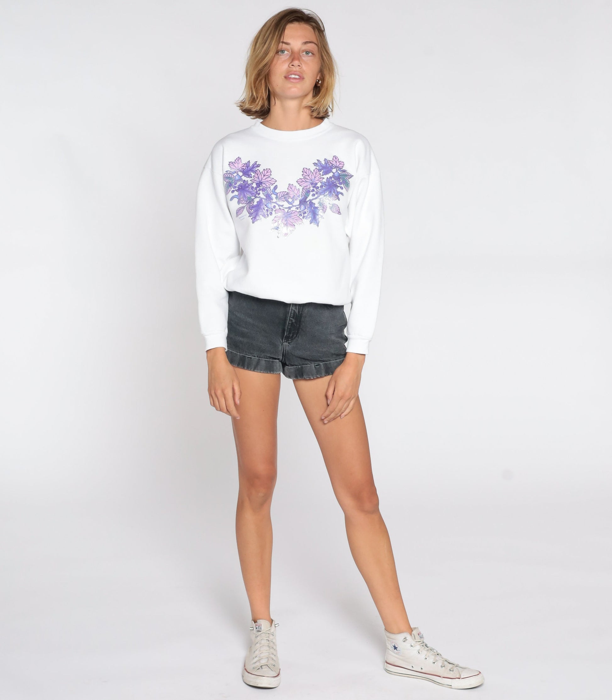 90s Leaf Print Sweatshirt White Graphic Crewneck Purple Acorn Nature Medium M