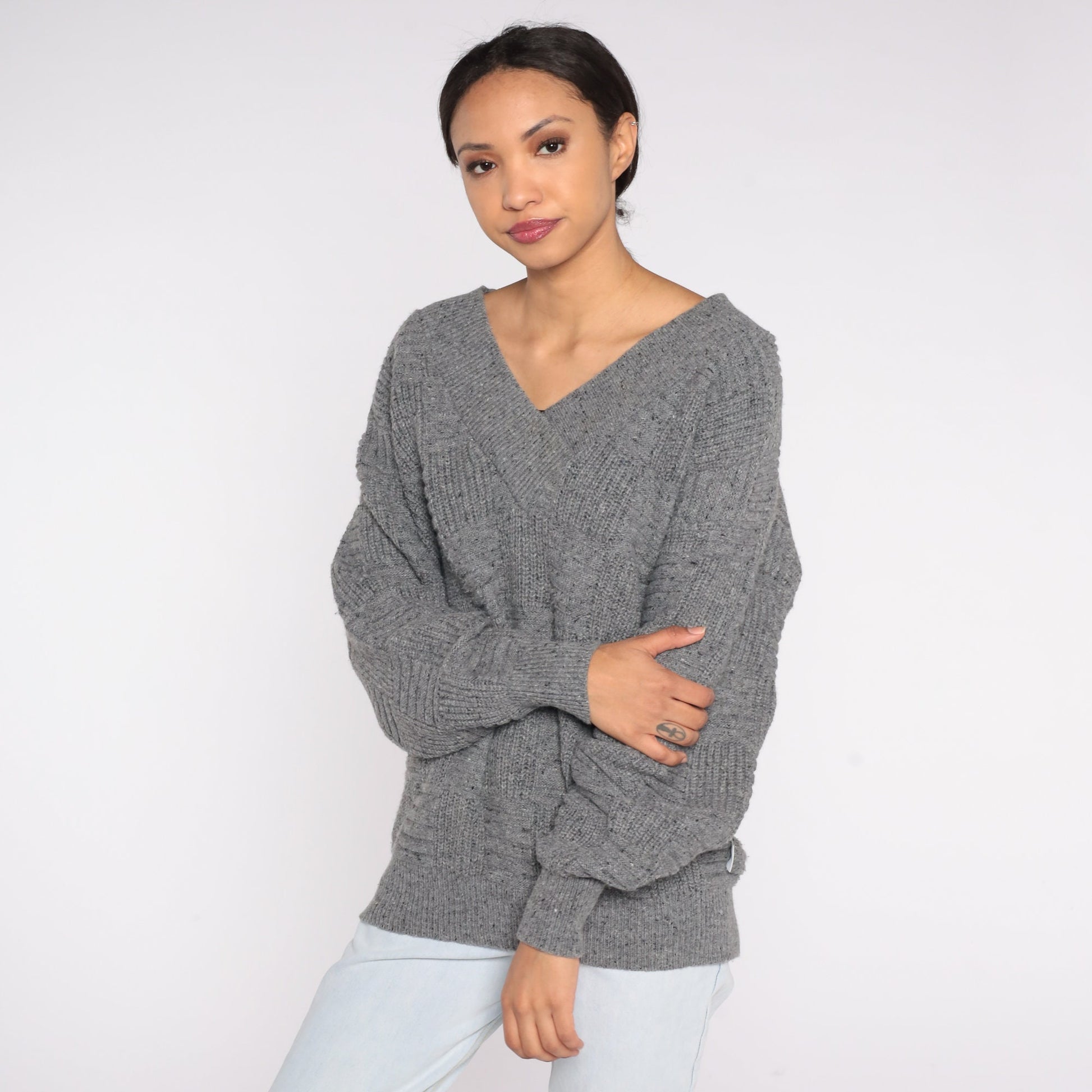 Pierre Cardin 90s Grey Textured Knit V-Neck Sweater Pullover Small