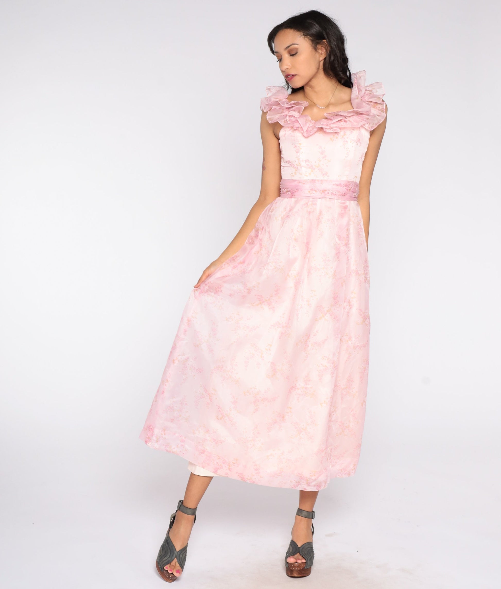70s Baby Pink Floral Maxi Dress Fitted Bodice High Waist Ruffle Neckline Small