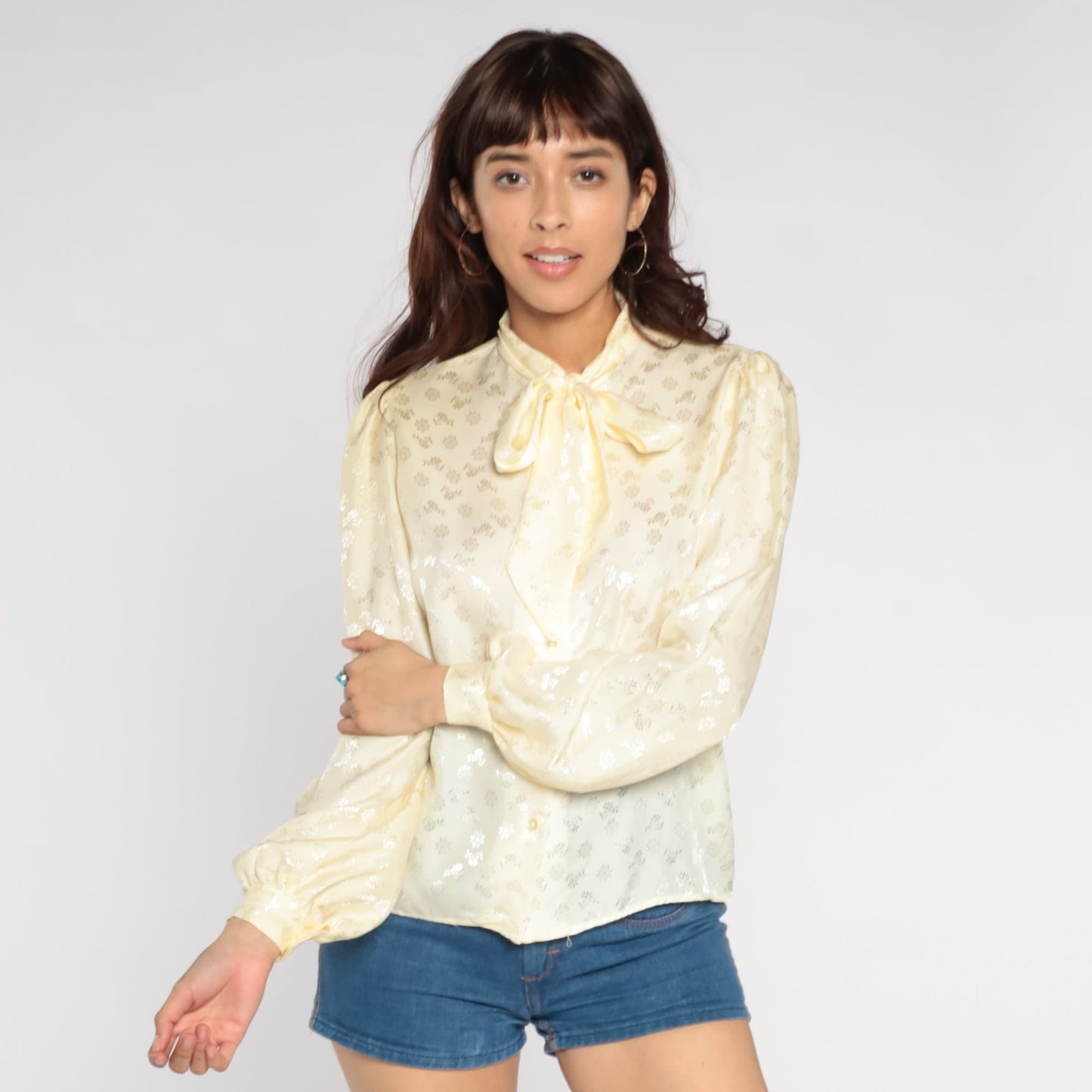 80s Cream Embossed Floral Blouse Ascot Bow Balloon Sleeve Button Up Small