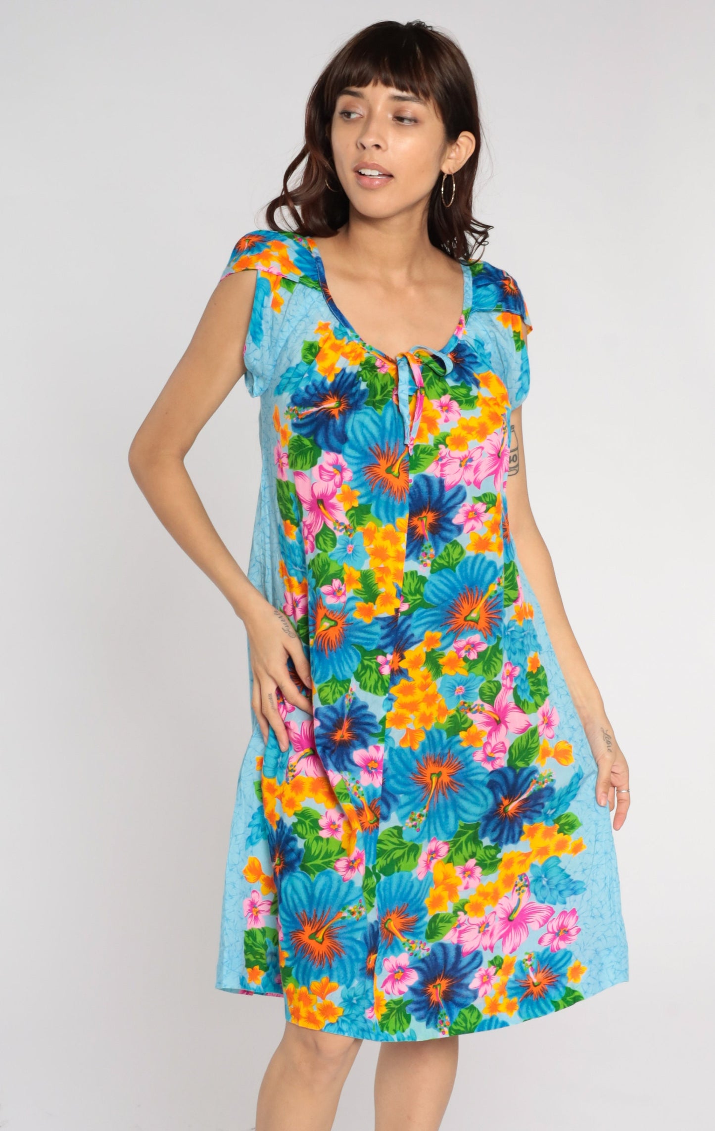 70s Hilo Hatties Hawaiian Shift Dress Blue Floral Tropical Tulip Sleeve Medium