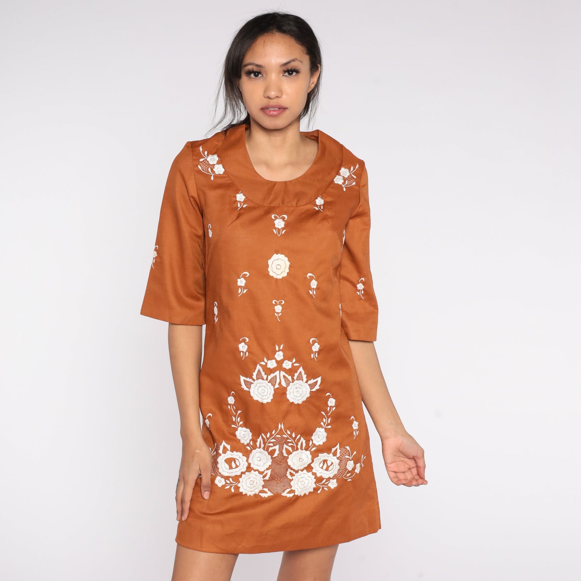 1970s Brown Floral Embroidered Mini Shift Dress Half Sleeve Small S