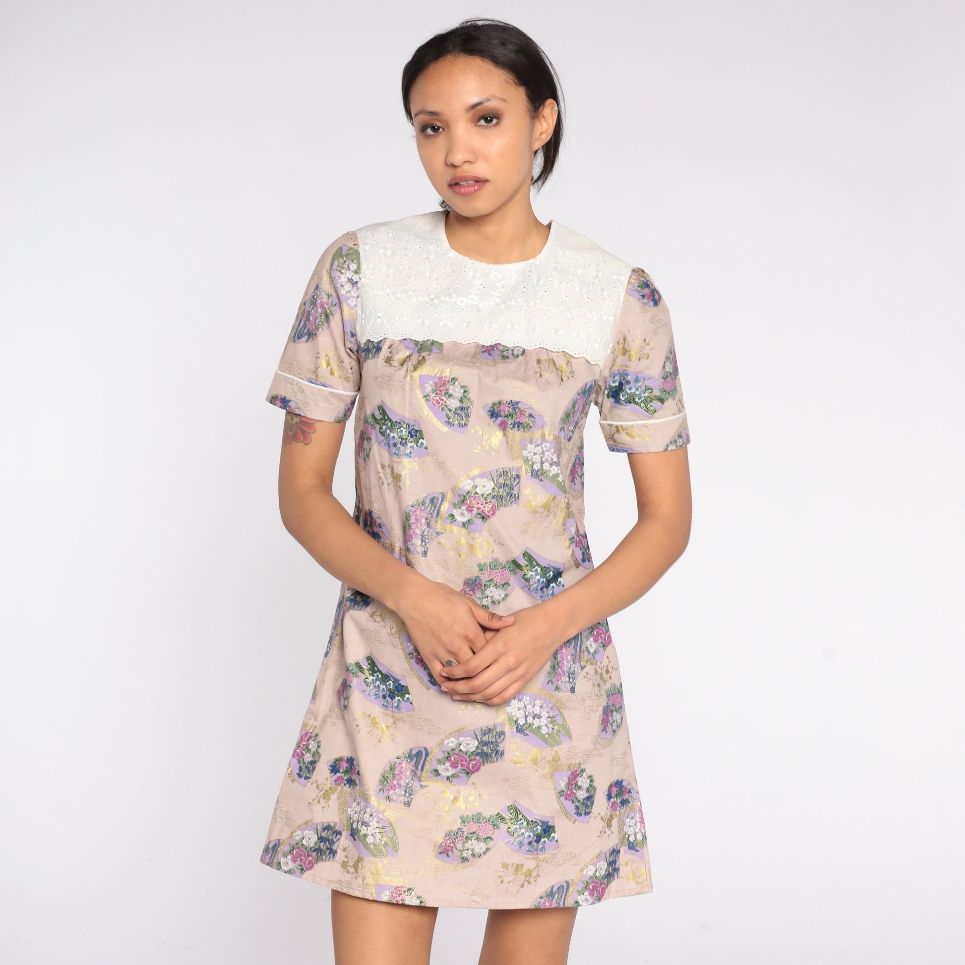 60s Asian Floral Mini Shift Dress Eyelet Lace Bib Short Sleeve Extra Small