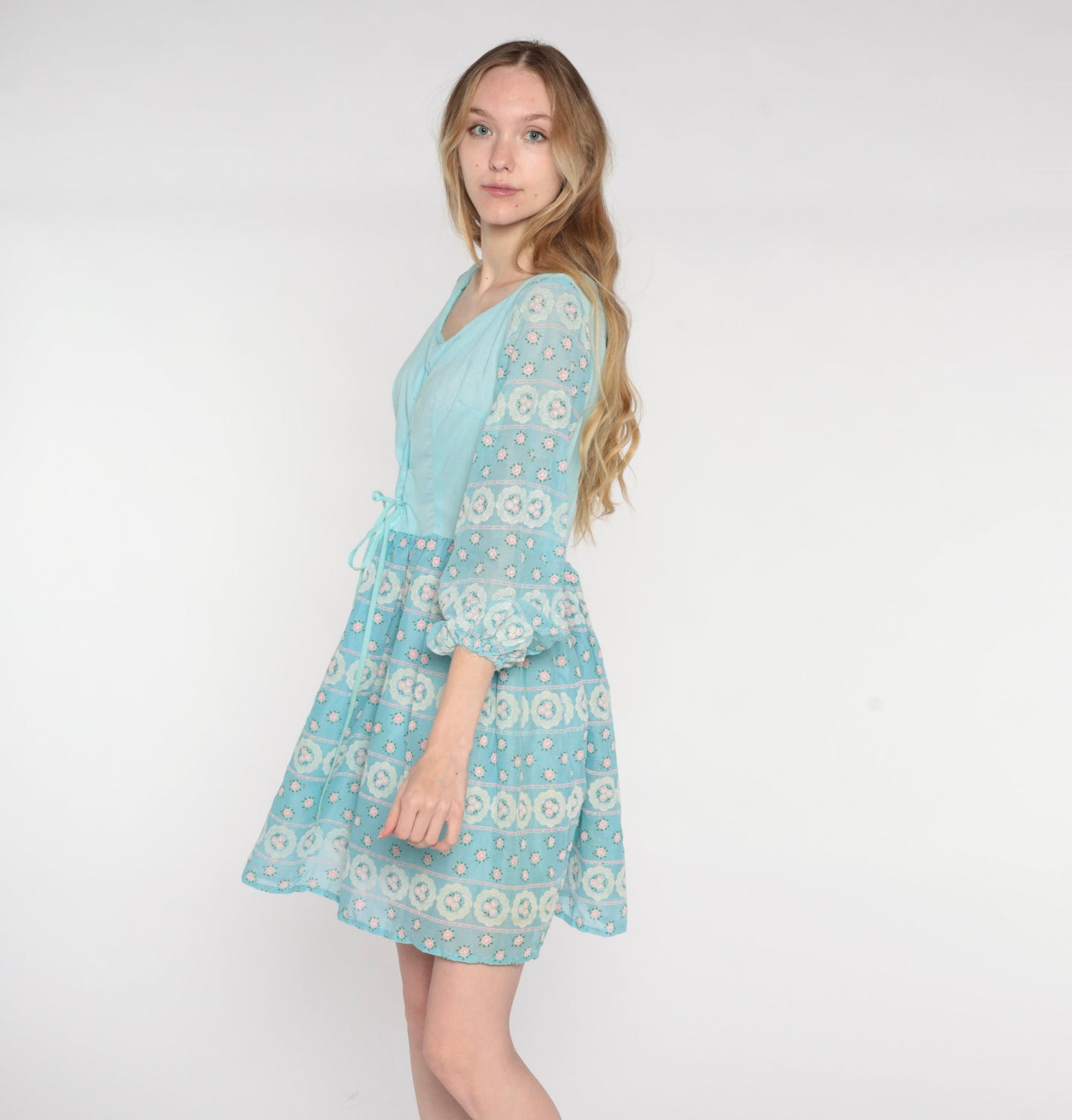 70s Baby Blue Floral Mini Dress Peasant Sleeves Lace-Up Bodice Medium