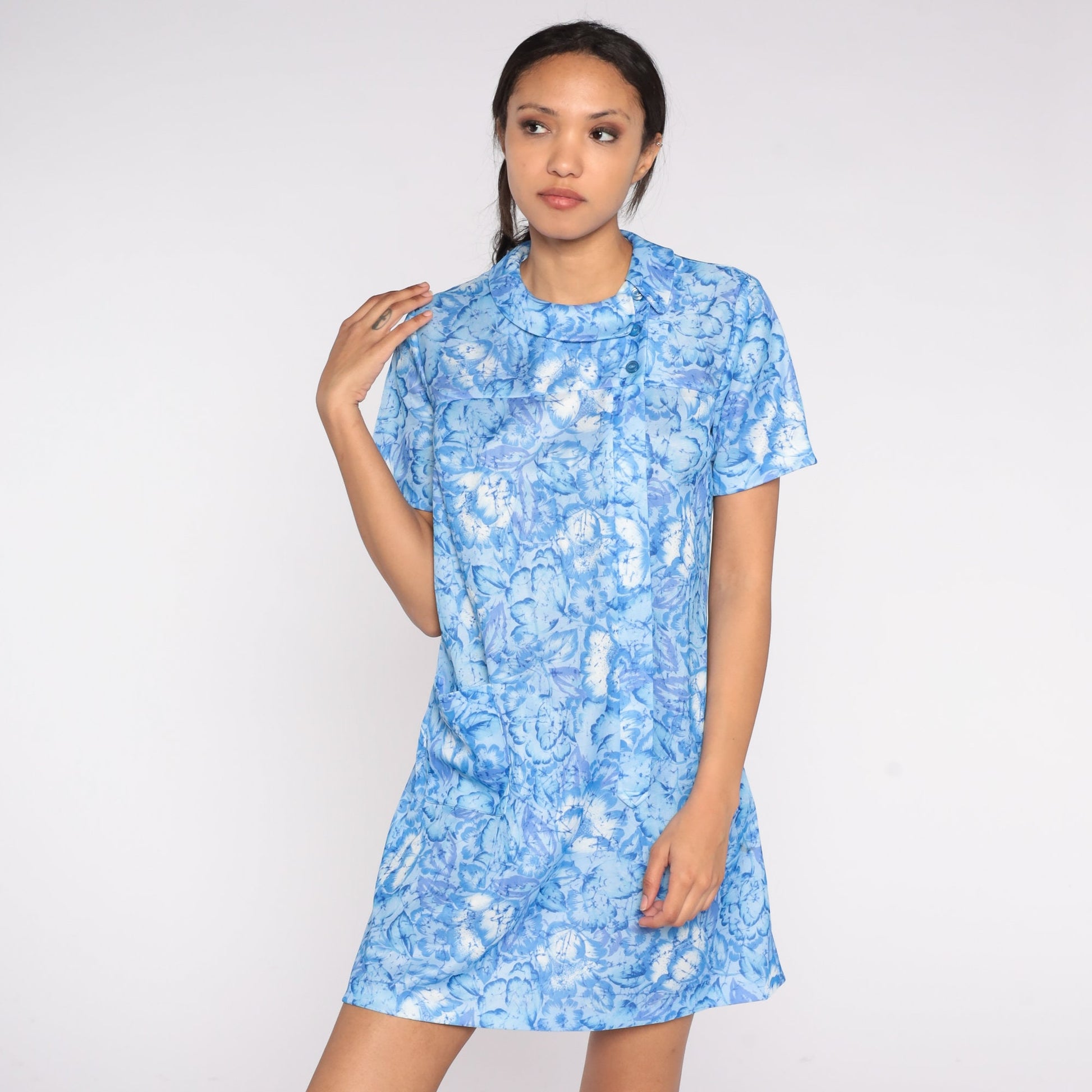 60s Blue Floral Shift Dress Mini Length Short Sleeve Round Collar Medium