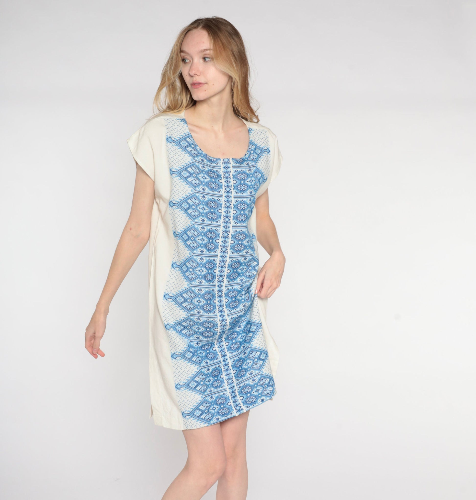 90s Geometric Embroidered Aztec Mini Shift Dress White Blue Cap Sleeve Medium