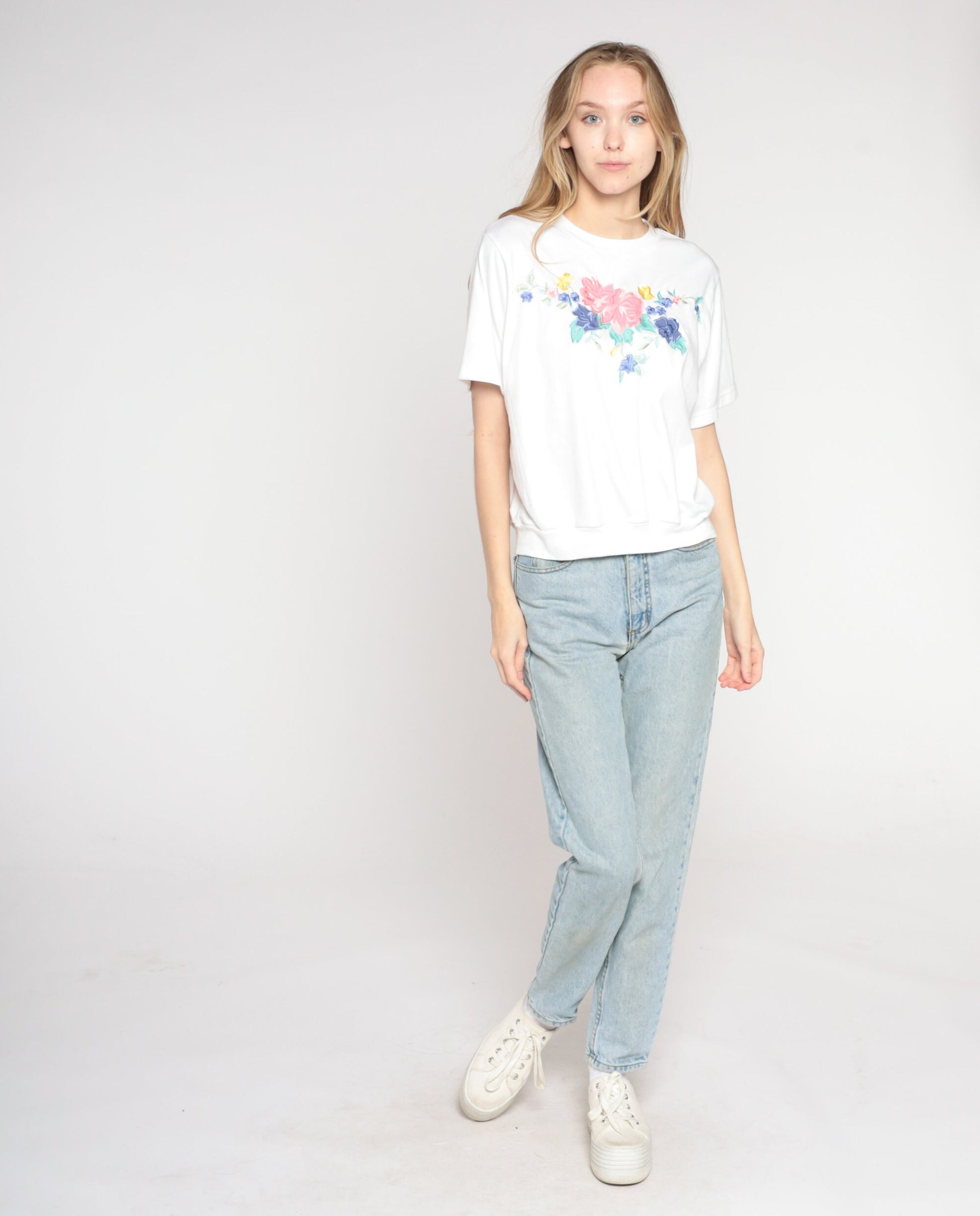 80s White Embroidered Floral Top Short Sleeve Banded Hem Medium