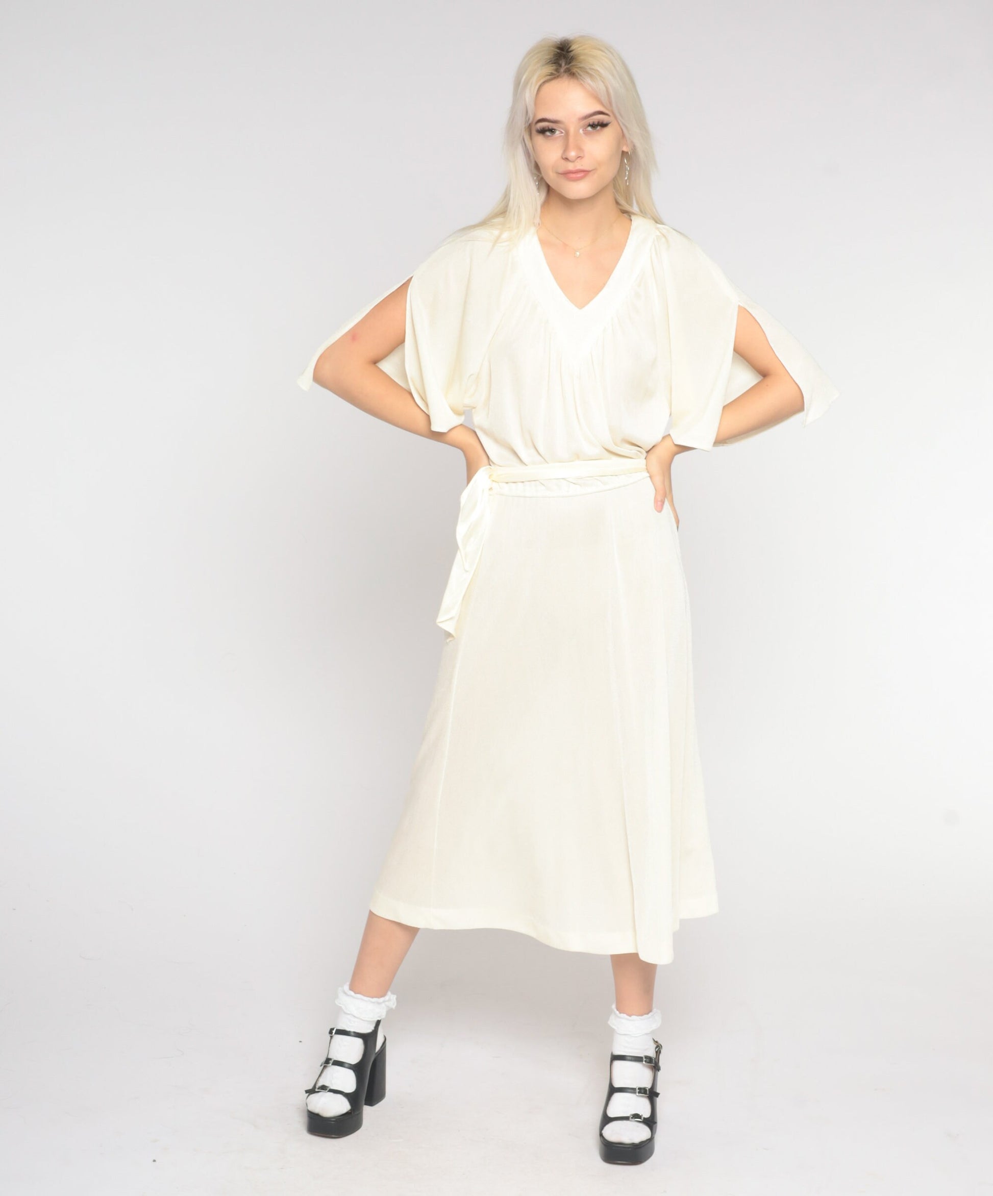 1970s Off-White Midi Dress Kimono Sleeve V-Neck Elastic Waist Small Medium