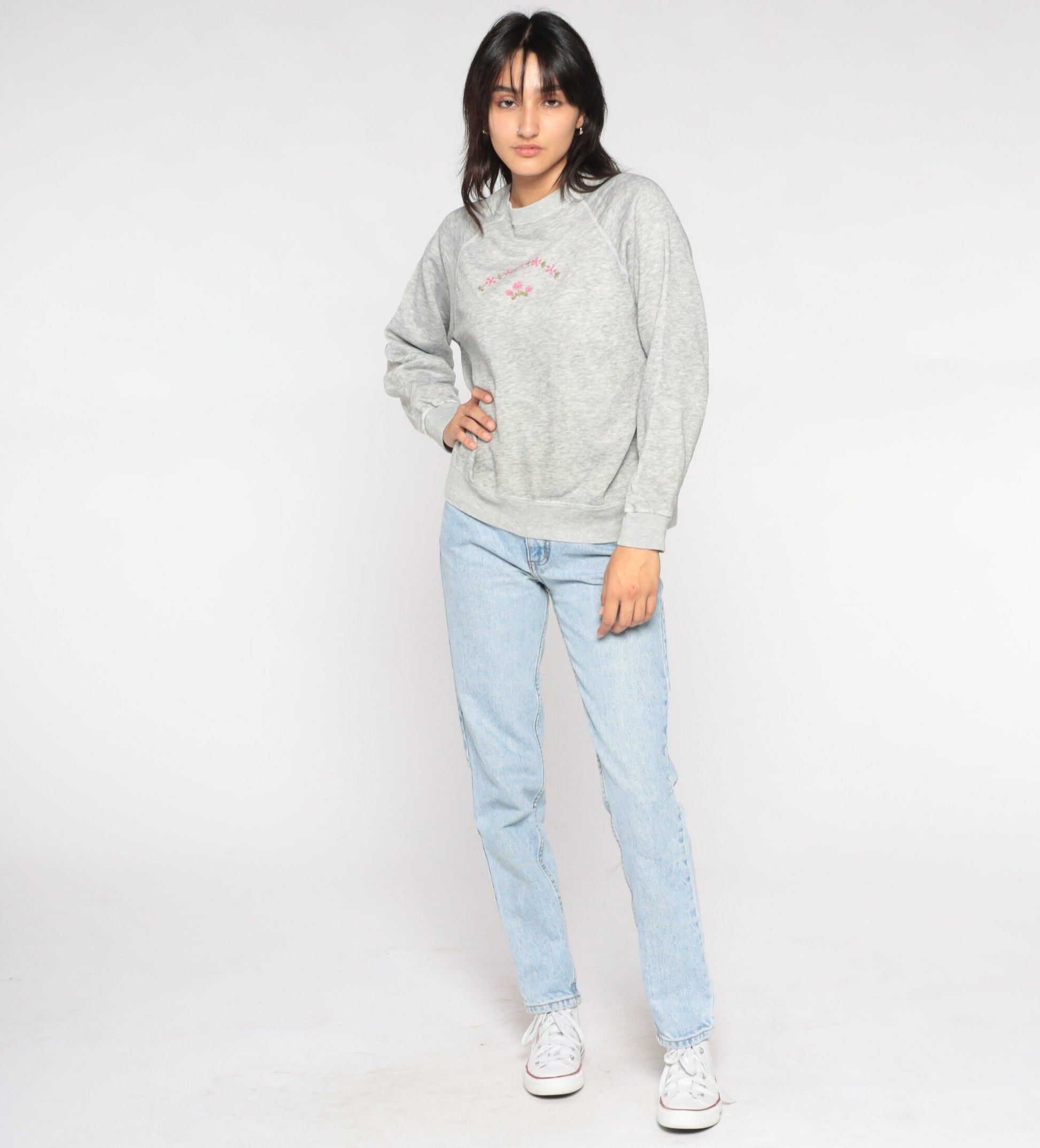90s Floral Embroidered Sweatshirt Heather Grey Raglan Crewneck Small