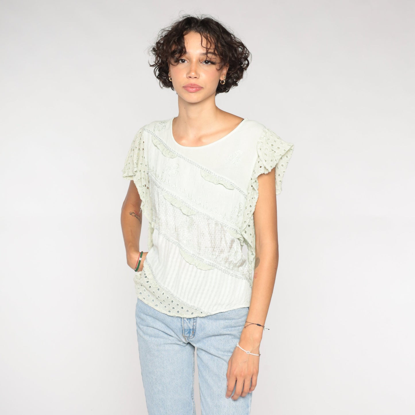 00s Light Green Floral Embroidered Blouse Ruffled Cap Sleeve Cutout Medium M