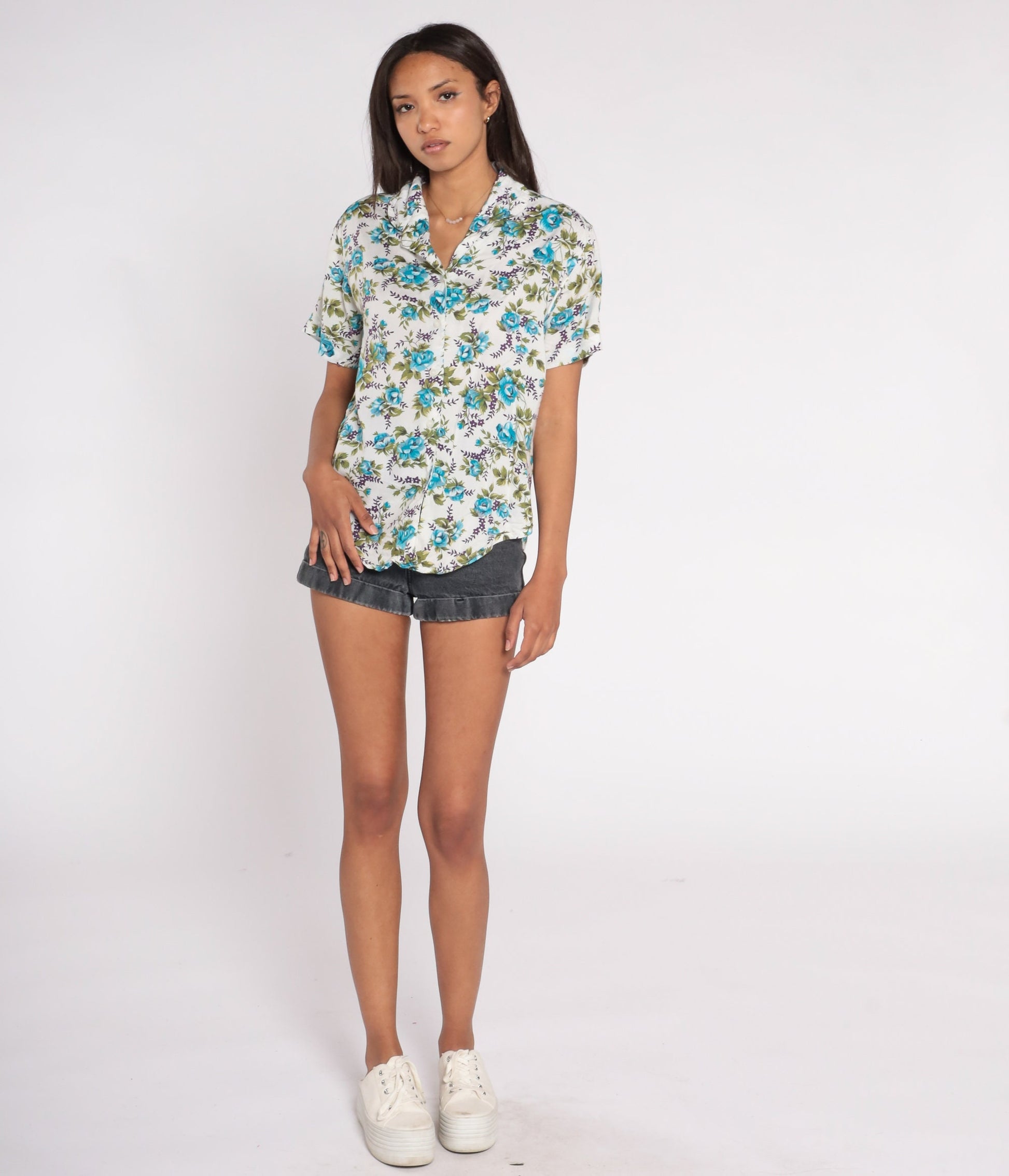 90s White Floral Rose Print Button-Up Blouse Short Sleeve Collared Medium M