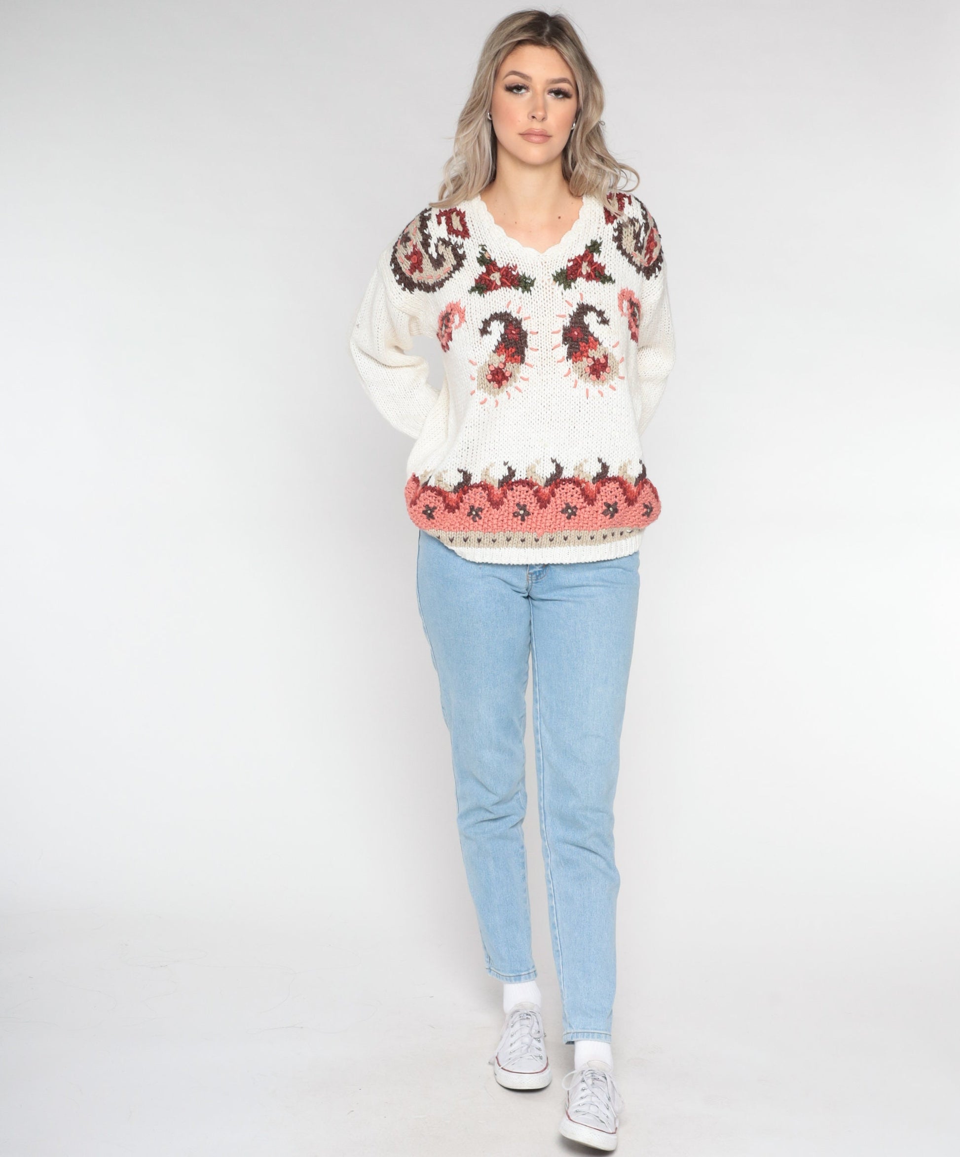 90s White Floral Paisley Embroidered Sweater Scalloped Neckline Large