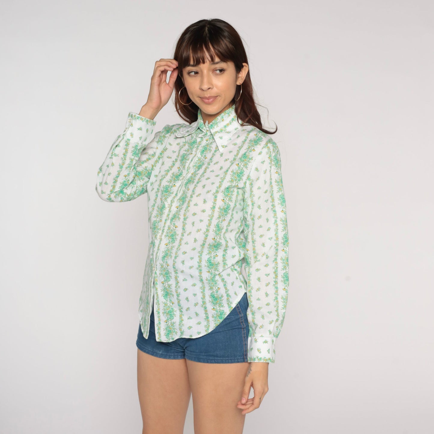70s Floral Button-Up Shirt White Green Flower Pointed Collar Long Sleeve Medium